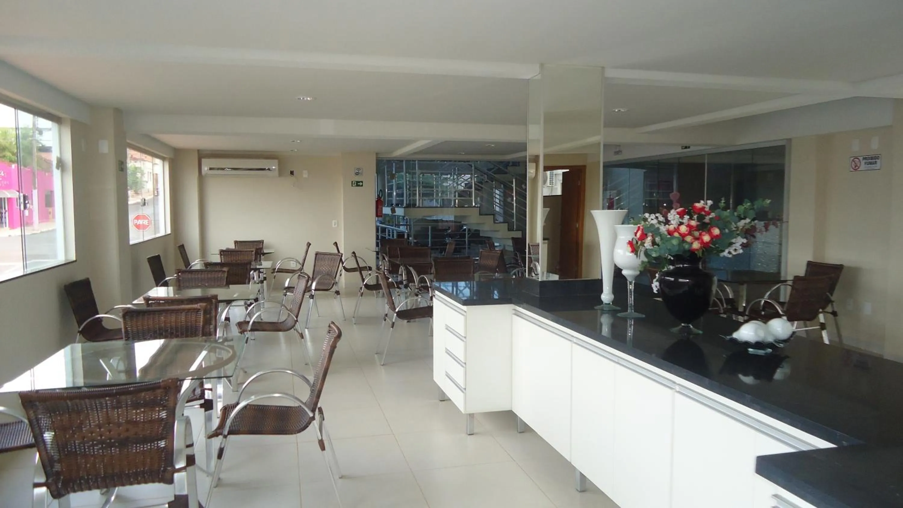 Restaurant/places to eat in La Vitre Hotel