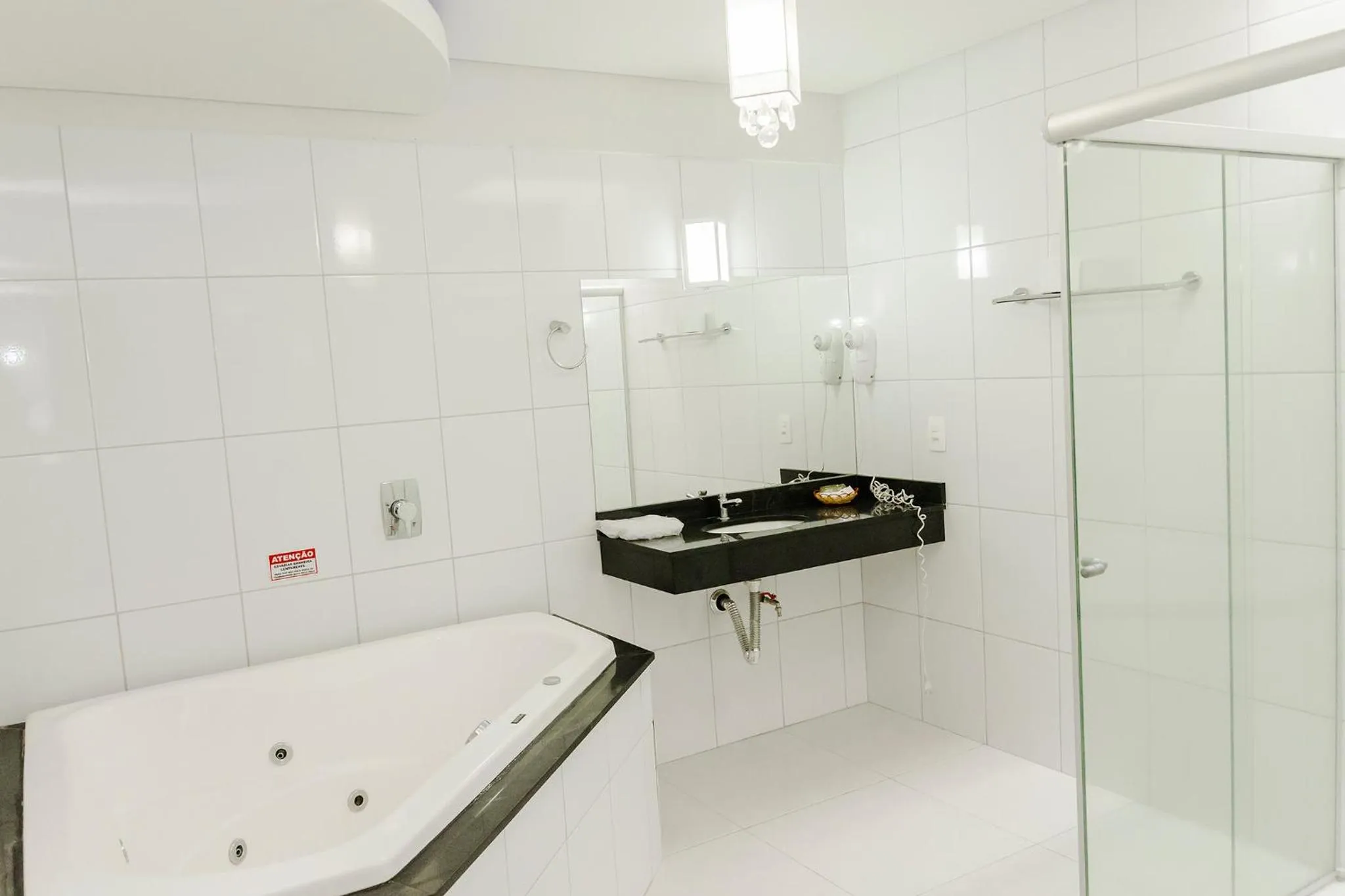 Hot Tub in La Vitre Hotel