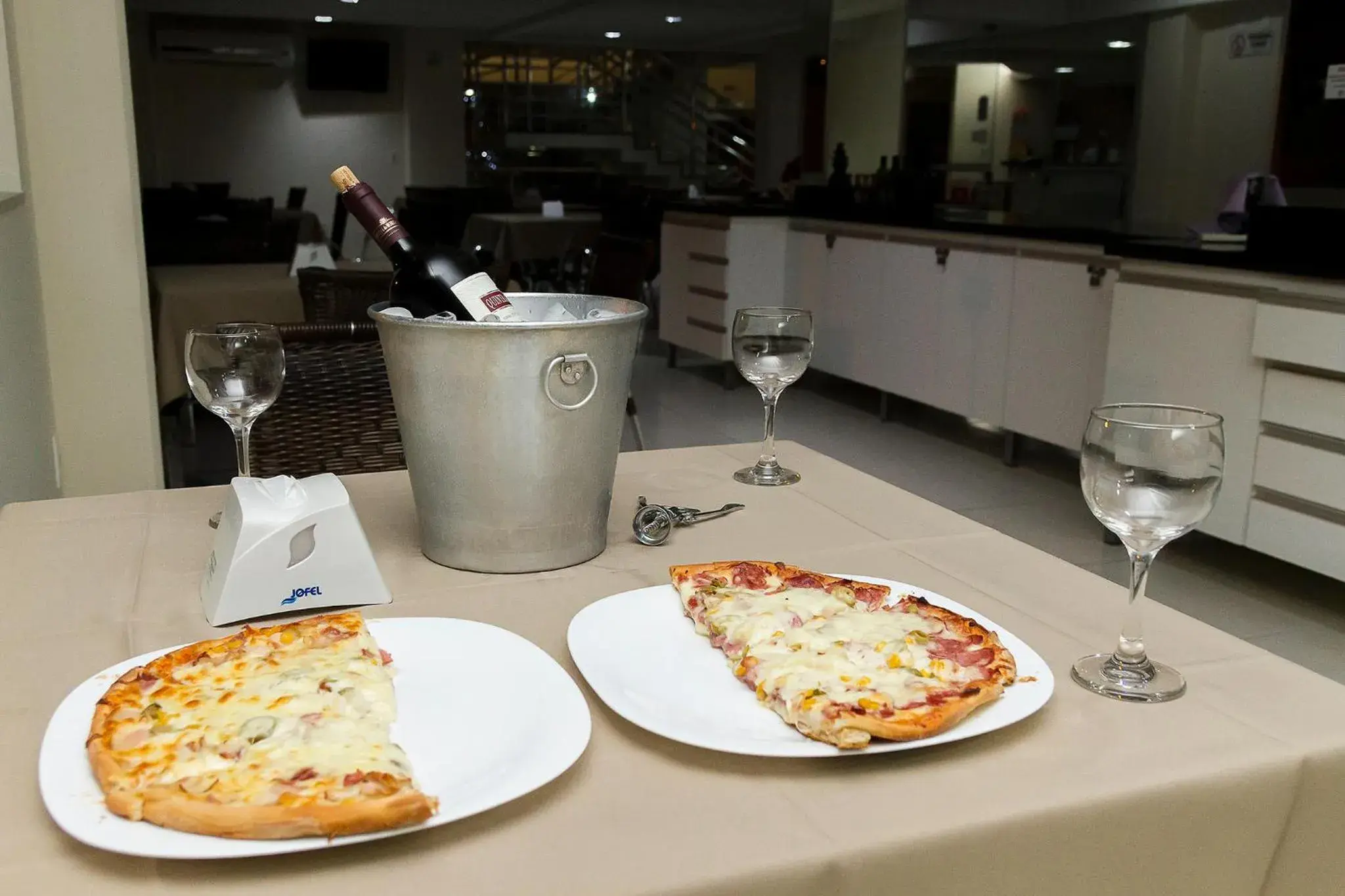 Restaurant/places to eat in La Vitre Hotel Restaurant/places to eat in La Vitre Hotel