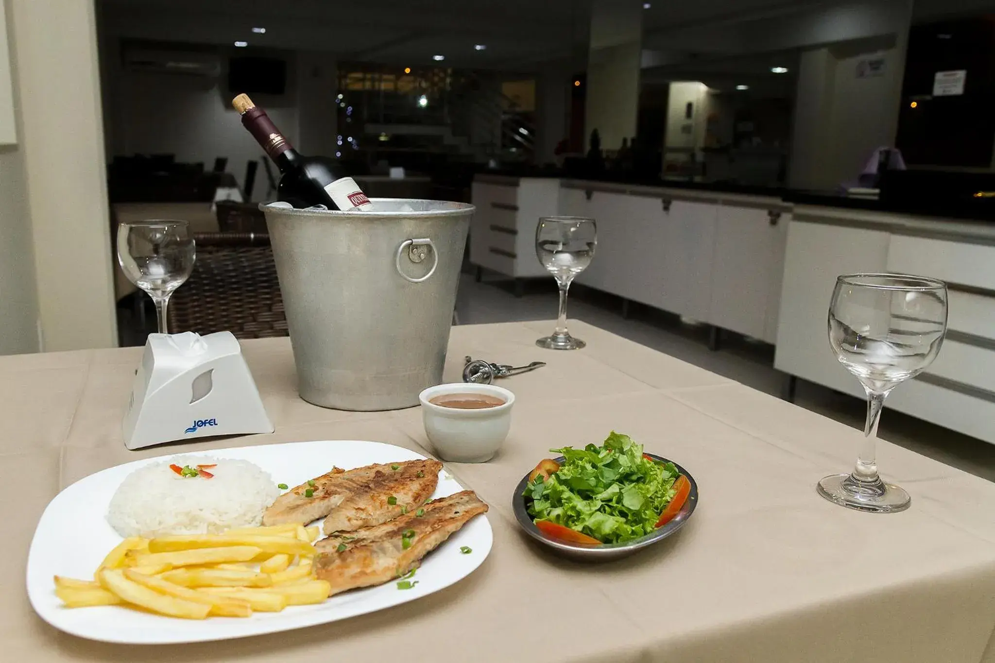 Restaurant/places to eat in La Vitre Hotel Restaurant/places to eat in La Vitre Hotel