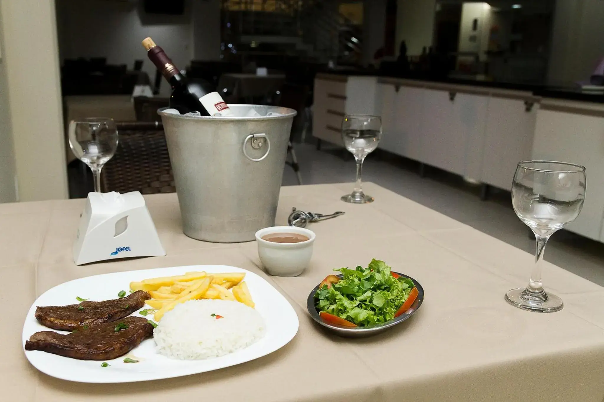 Restaurant/places to eat in La Vitre Hotel Restaurant/places to eat in La Vitre Hotel