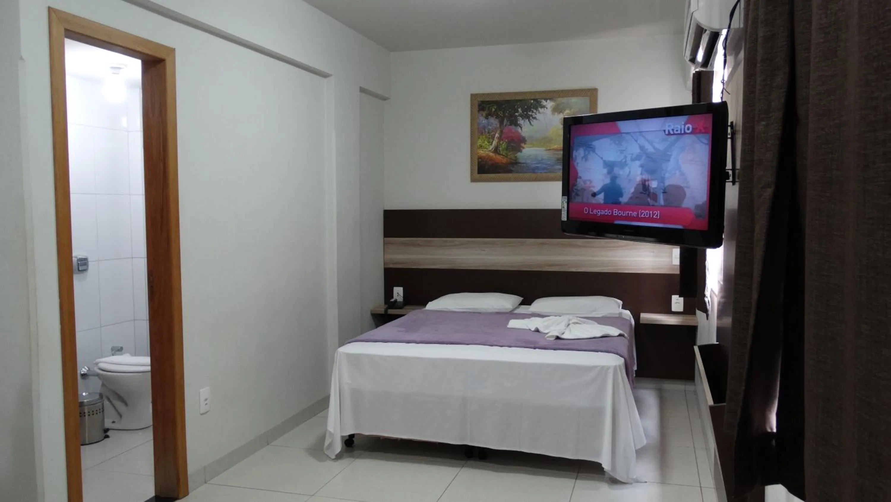 Photo of the whole room, Bed in La Vitre Hotel