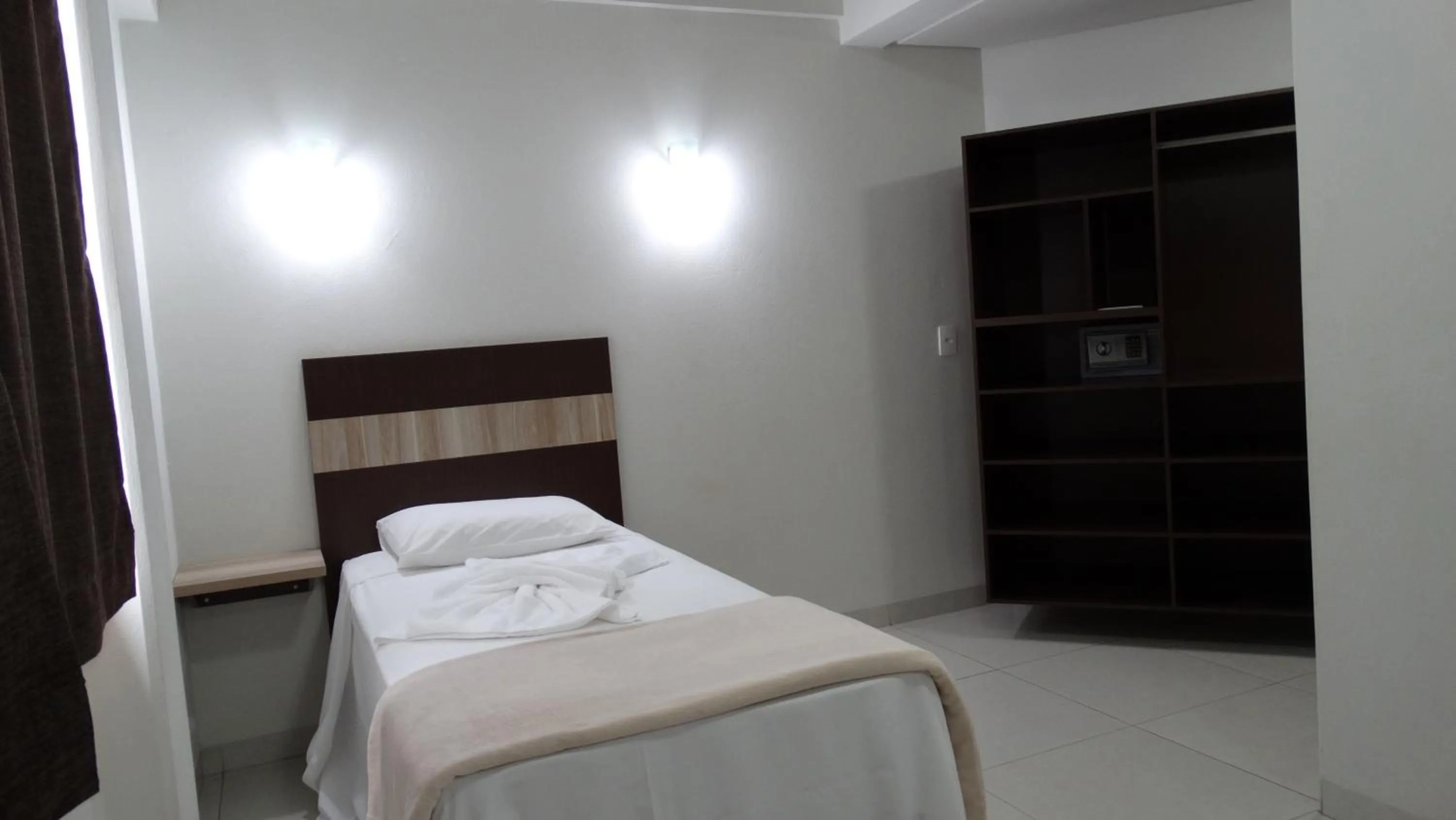 Photo of the whole room, Bed in La Vitre Hotel