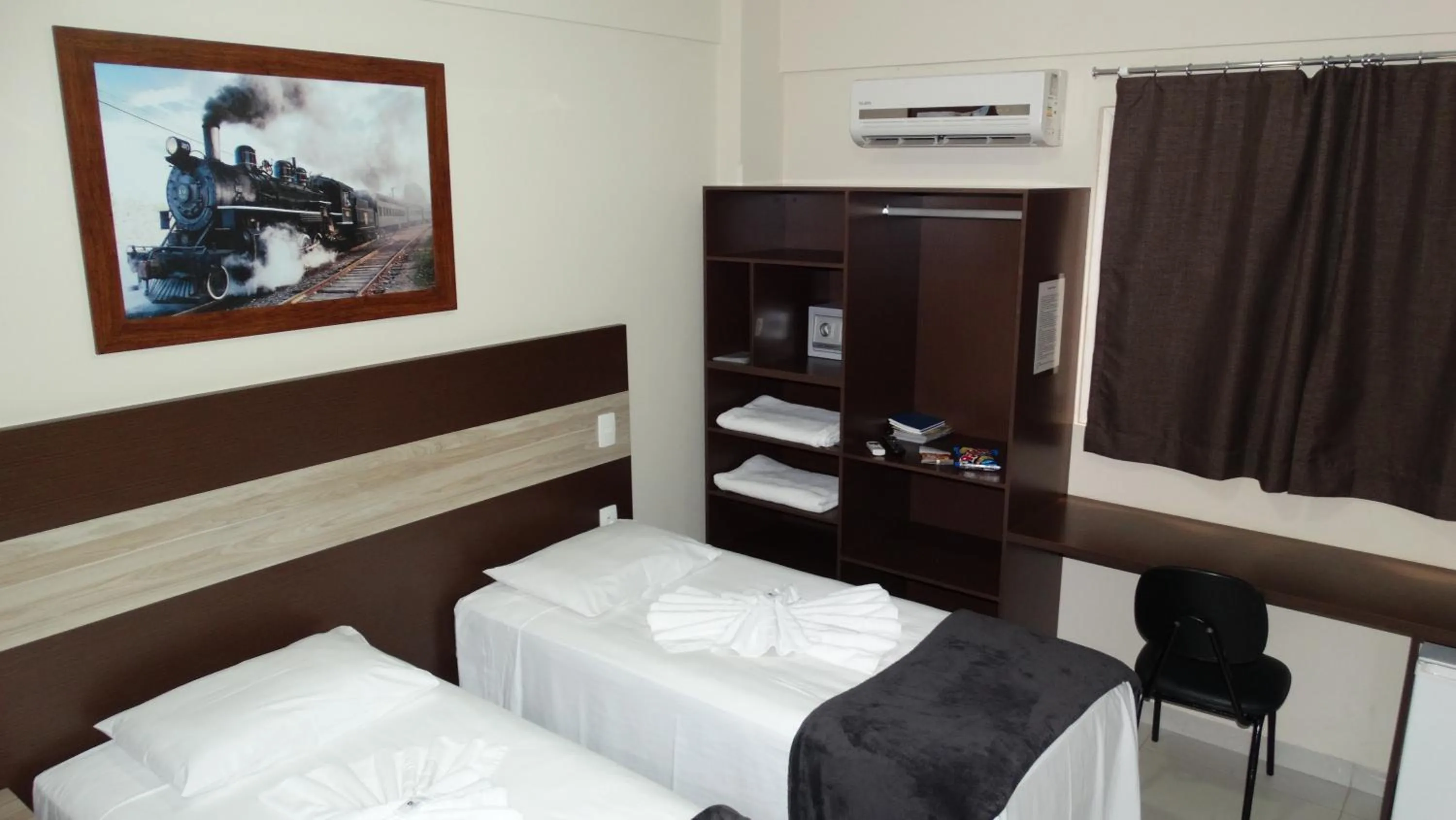 Photo of the whole room, Bed in La Vitre Hotel