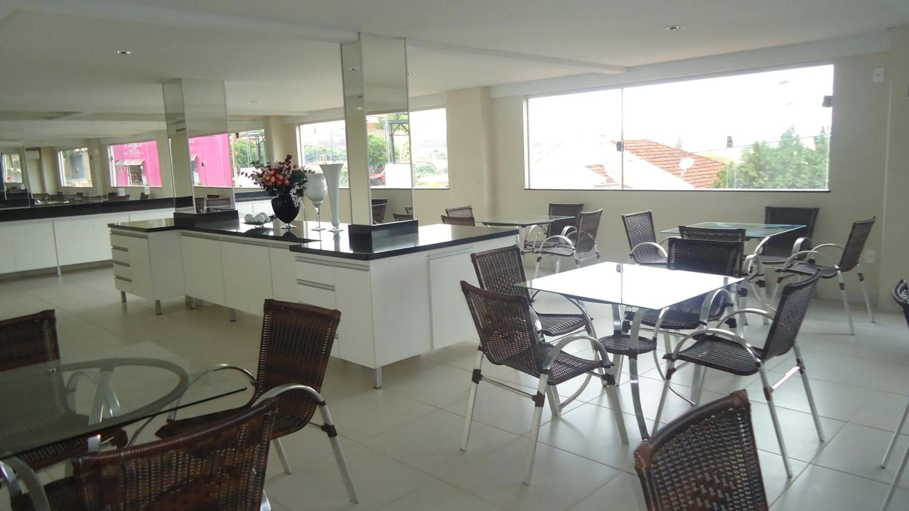 Restaurant/places to eat in La Vitre Hotel