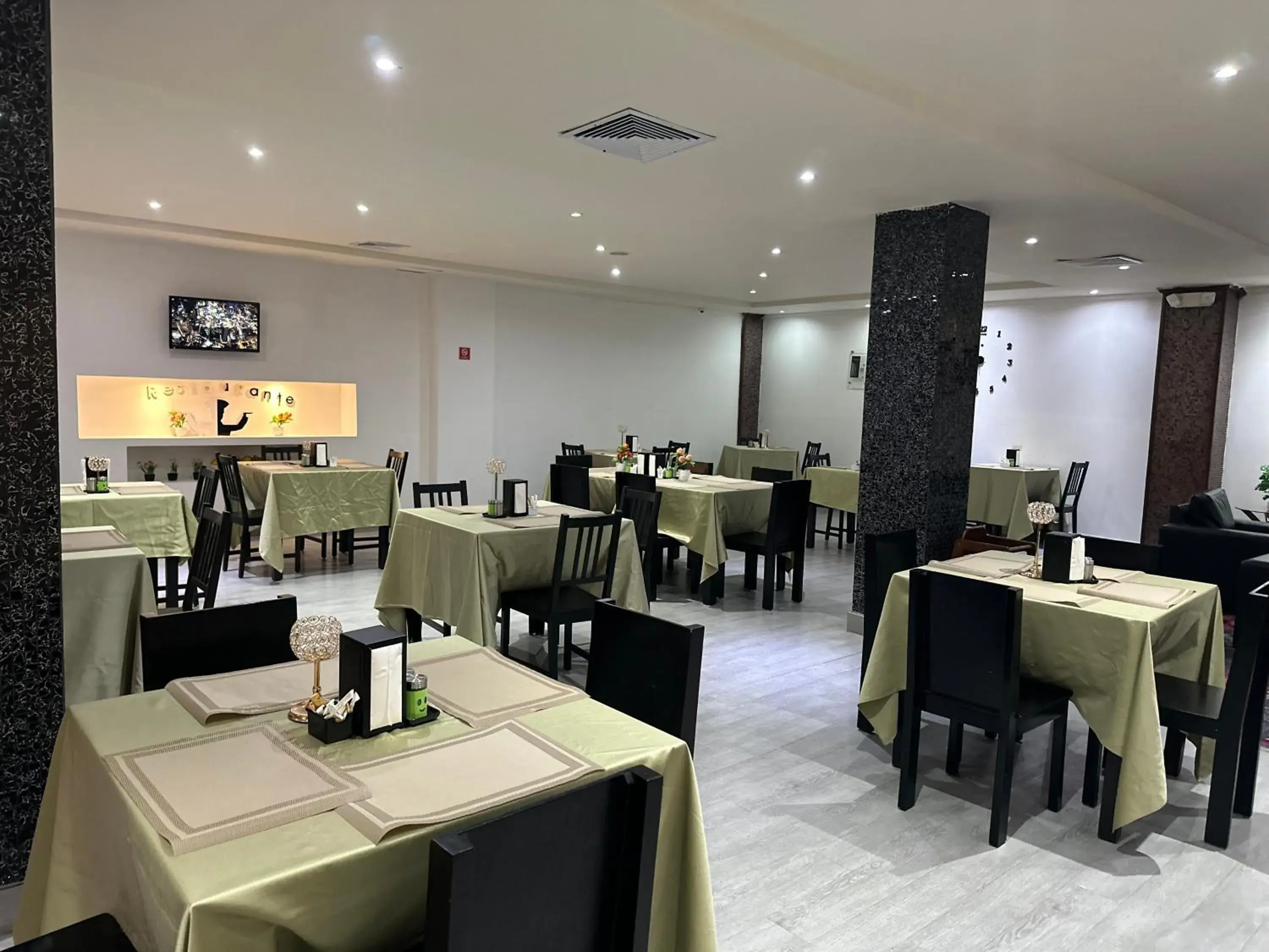 Restaurant/places to eat in Ramada by Wyndham Princess Santo Domingo Restaurant/places to eat in Ramada by Wyndham Princess Santo Domingo