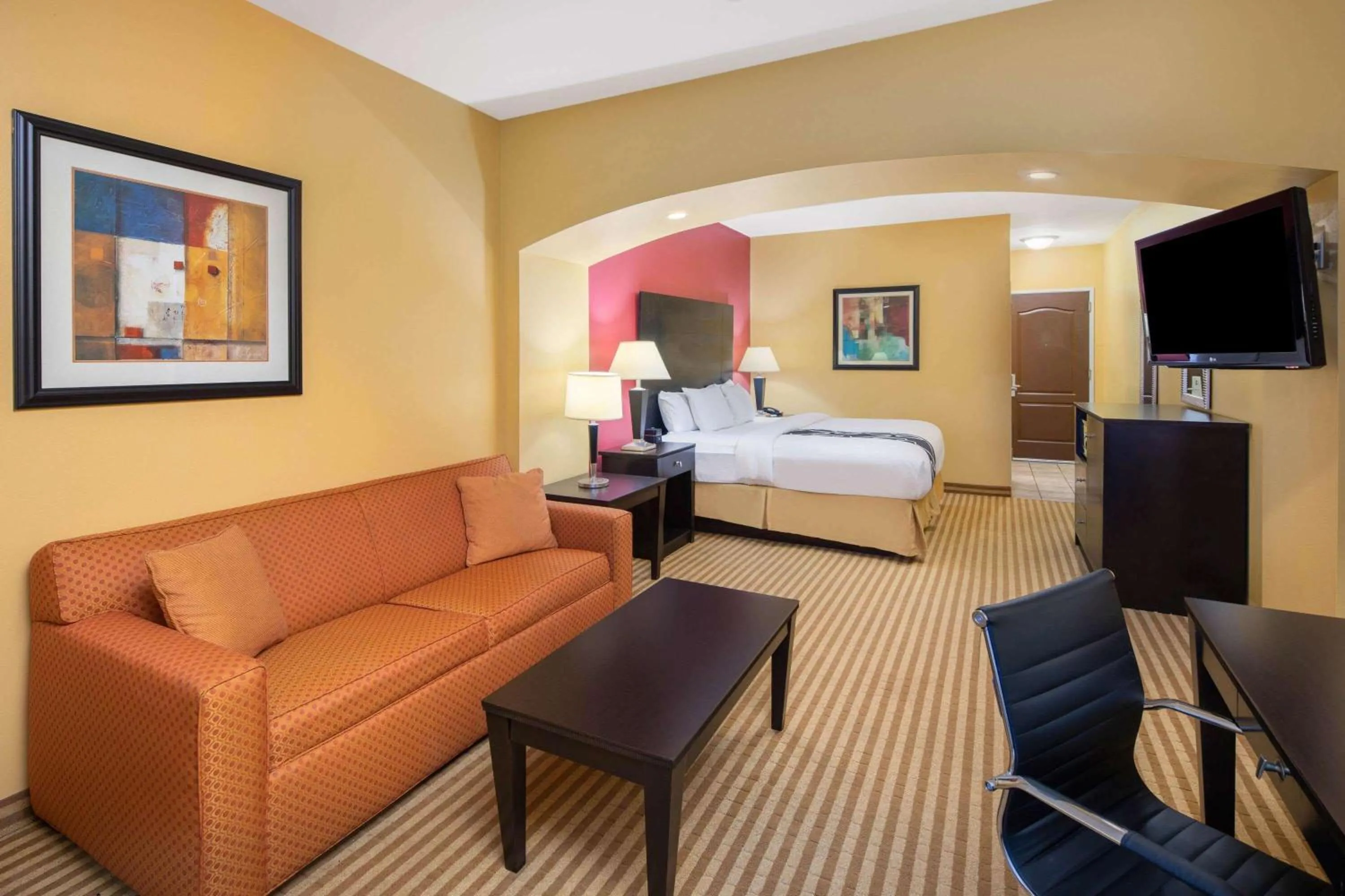 Photo of the whole room in La Quinta by Wyndham Atlanta Union City