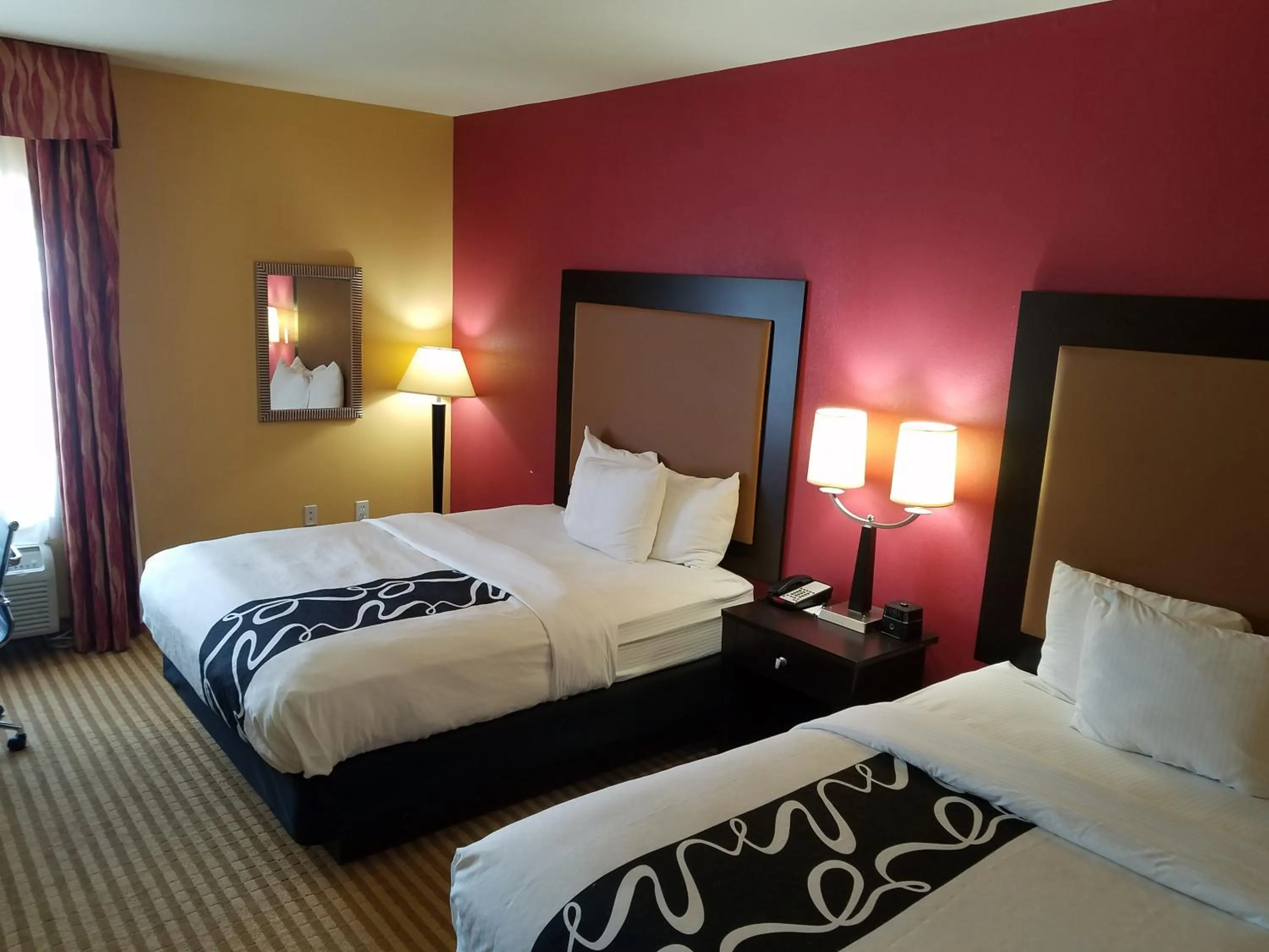 Photo of the whole room in La Quinta by Wyndham Atlanta Union City
