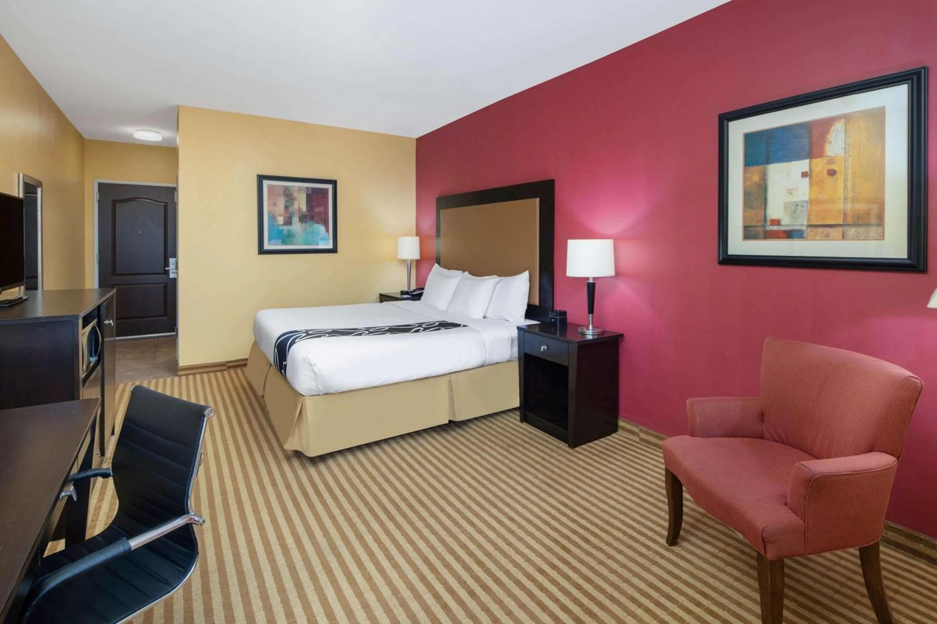 Photo of the whole room in La Quinta by Wyndham Atlanta Union City