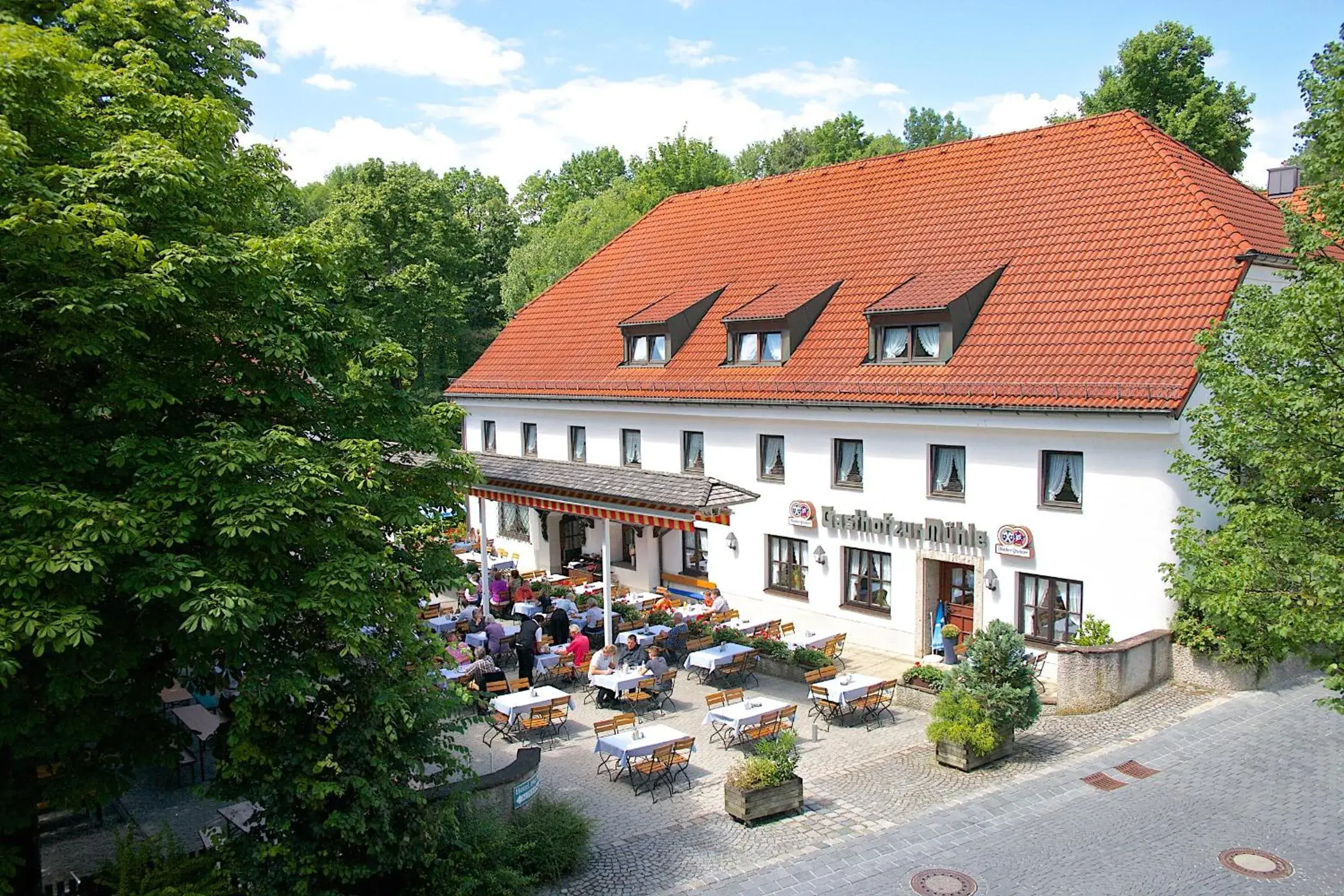 Restaurant/places to eat, Property Building in Hotel zur Mühle