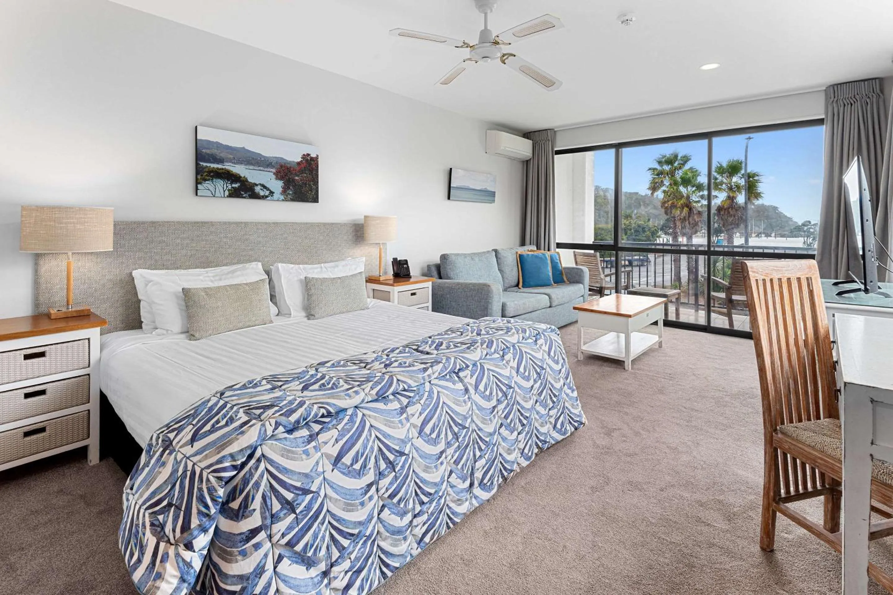 Bedroom, Bed in Quality Hotel Oceans Tutukaka