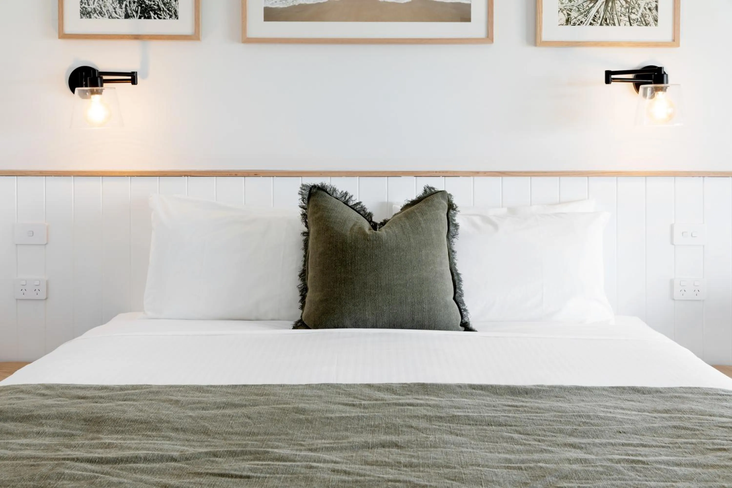 Bed in Mariners Cove Waterfront Motel and Apartments