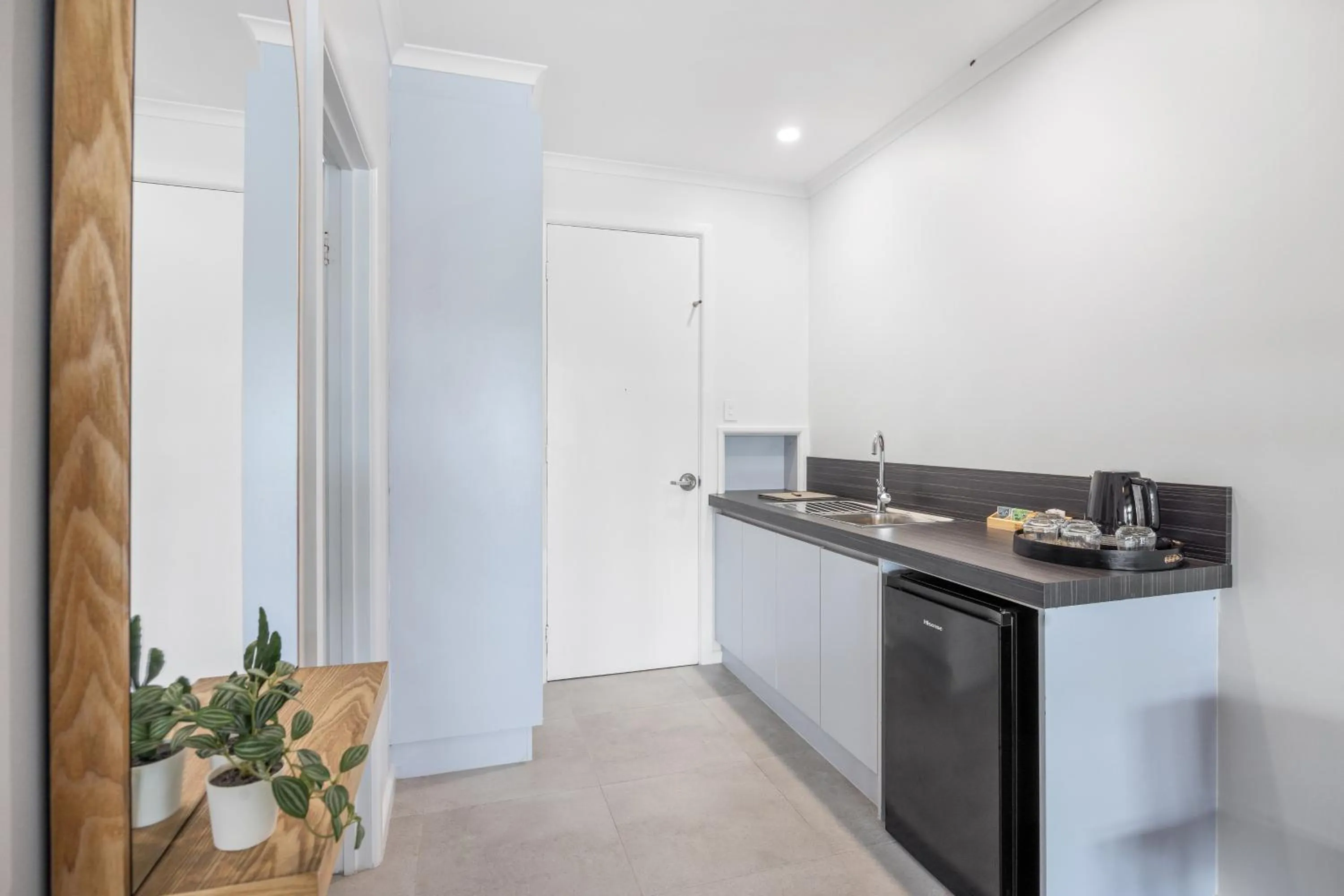 Mariners Cove Waterfront Motel and Apartments