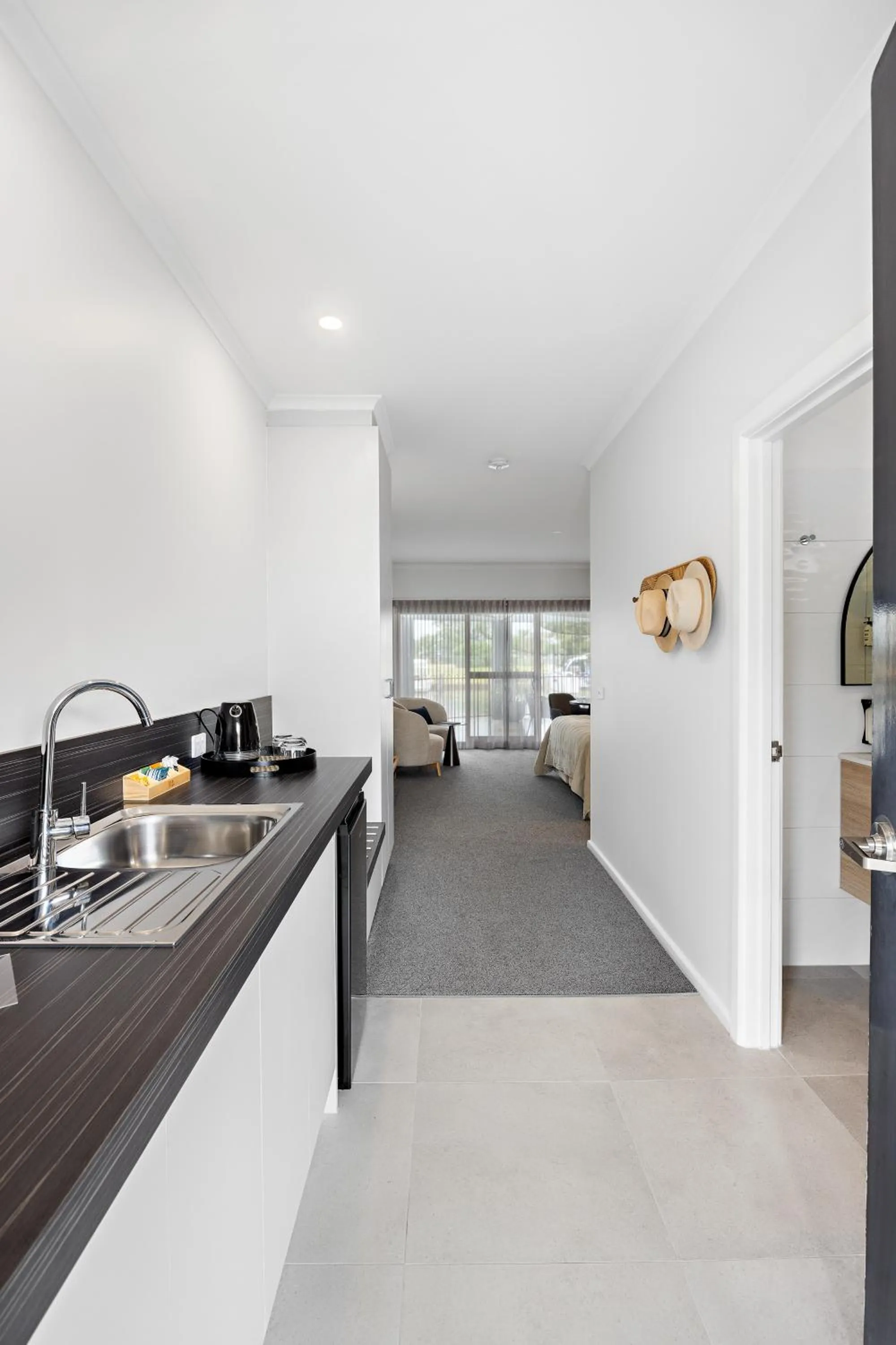 Mariners Cove Waterfront Motel and Apartments