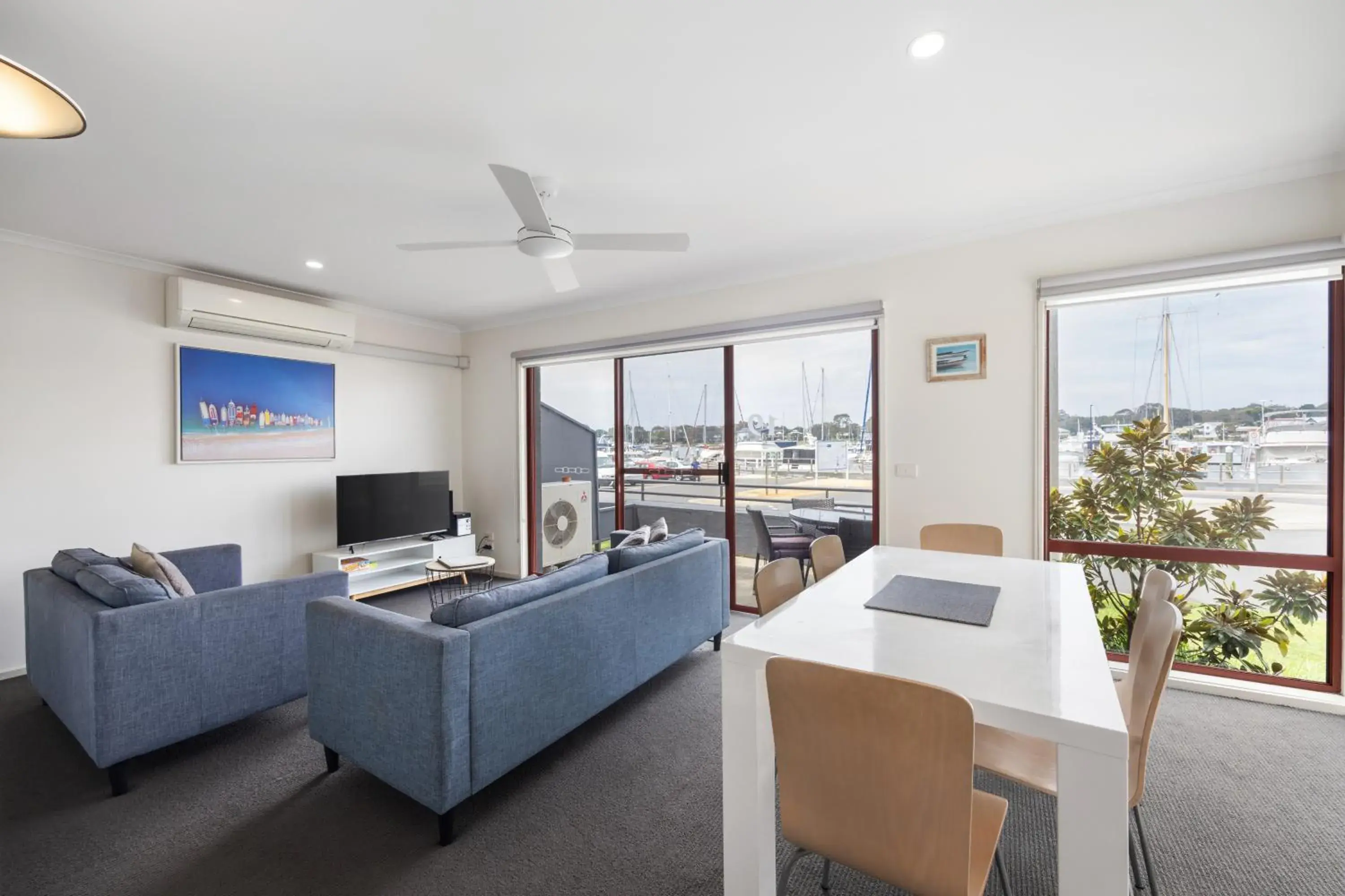 Two-Bedroom Apartment in Mariners Cove Waterfront Motel and Apartments Two-Bedroom Apartment in Mariners Cove Waterfront Motel and Apartments