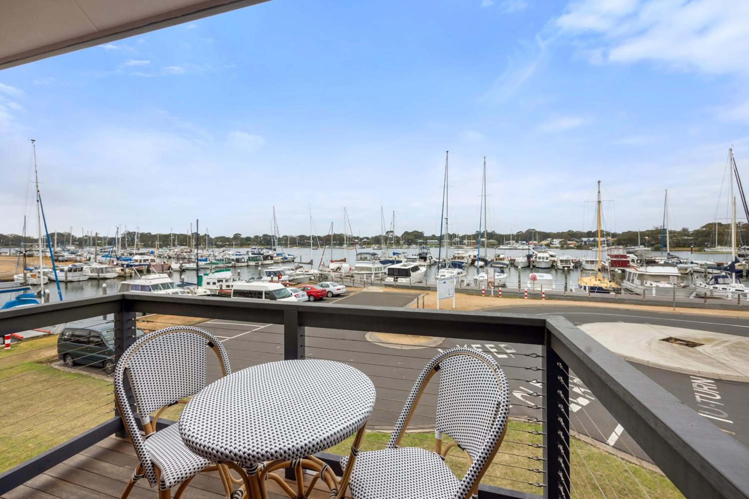 Mariners Cove Waterfront Motel and Apartments