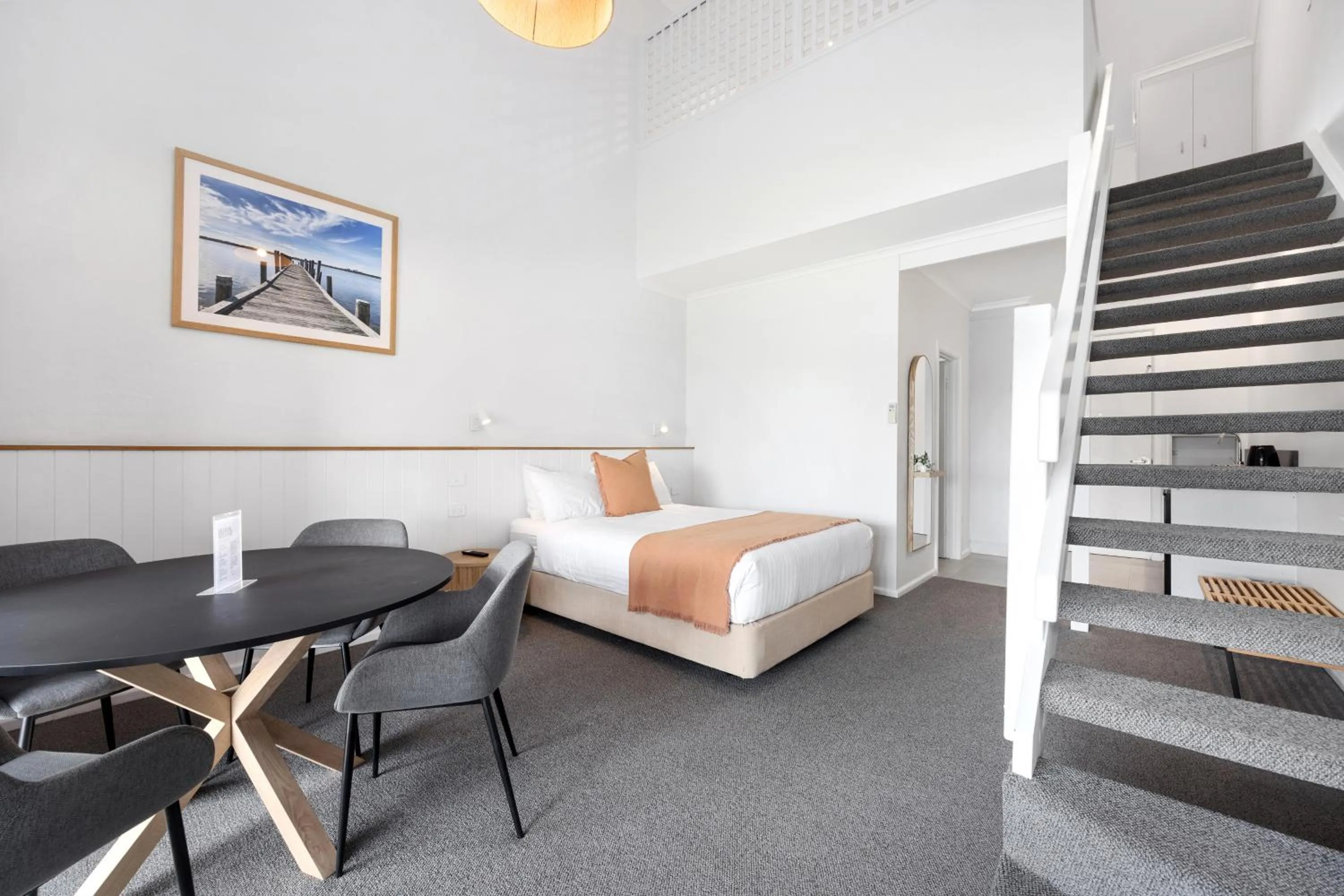 Bed in Mariners Cove Waterfront Motel and Apartments