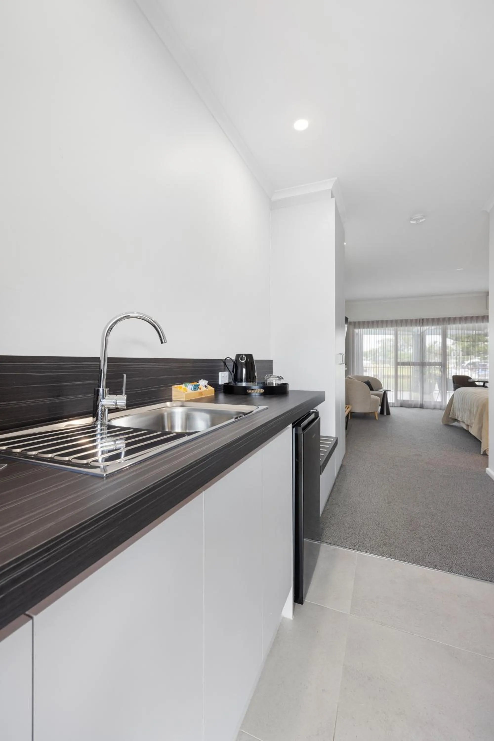 Mariners Cove Waterfront Motel and Apartments