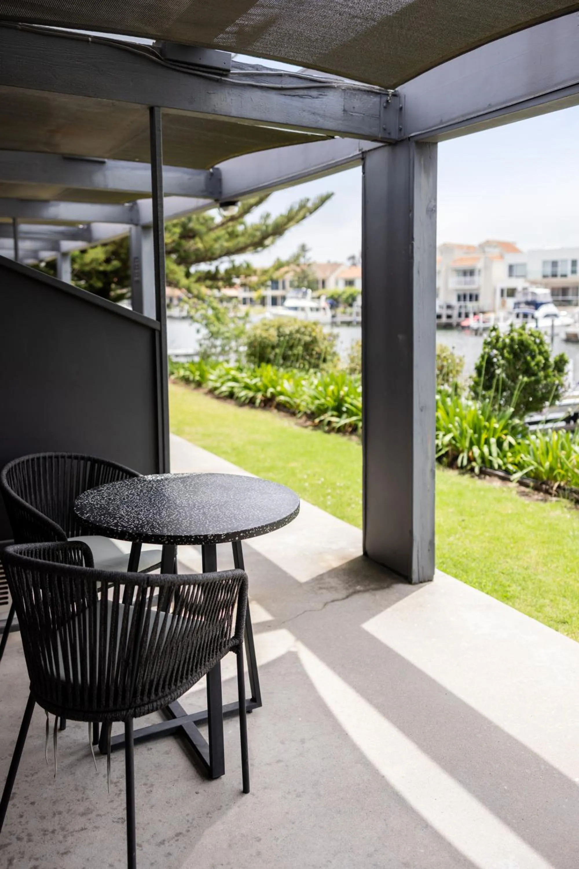 Mariners Cove Waterfront Motel and Apartments