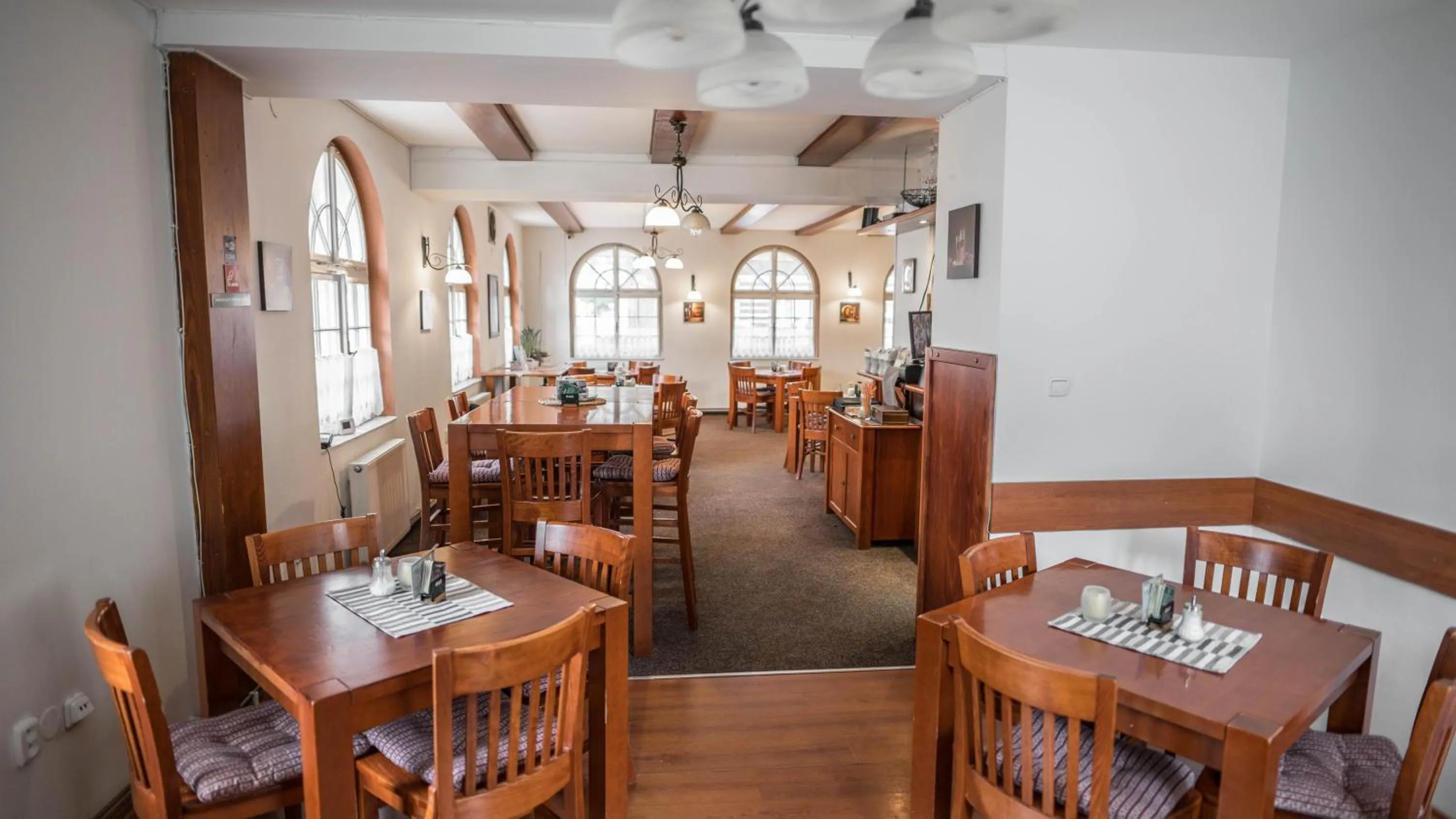 Restaurant/places to eat in Hotel Atlas