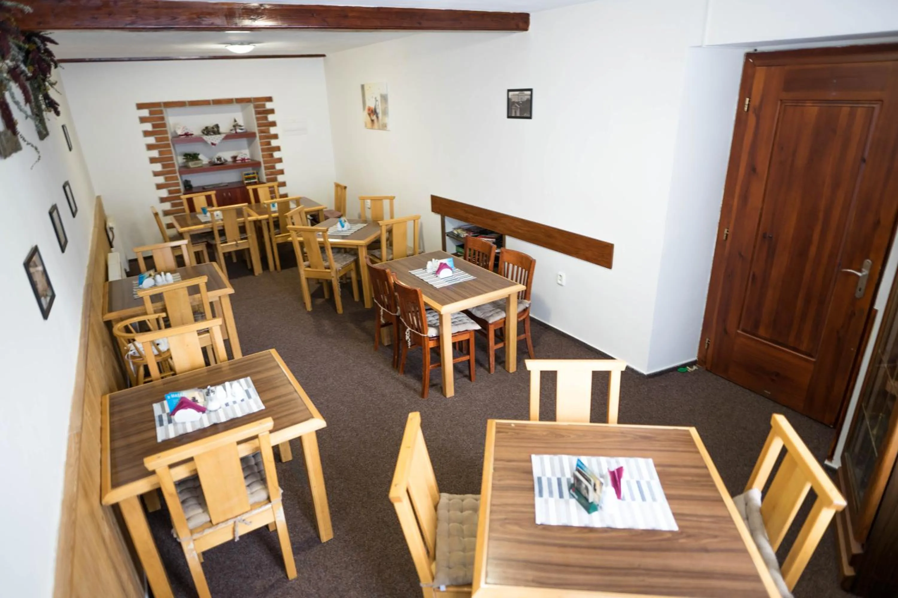 Communal lounge/ TV room in Hotel Atlas