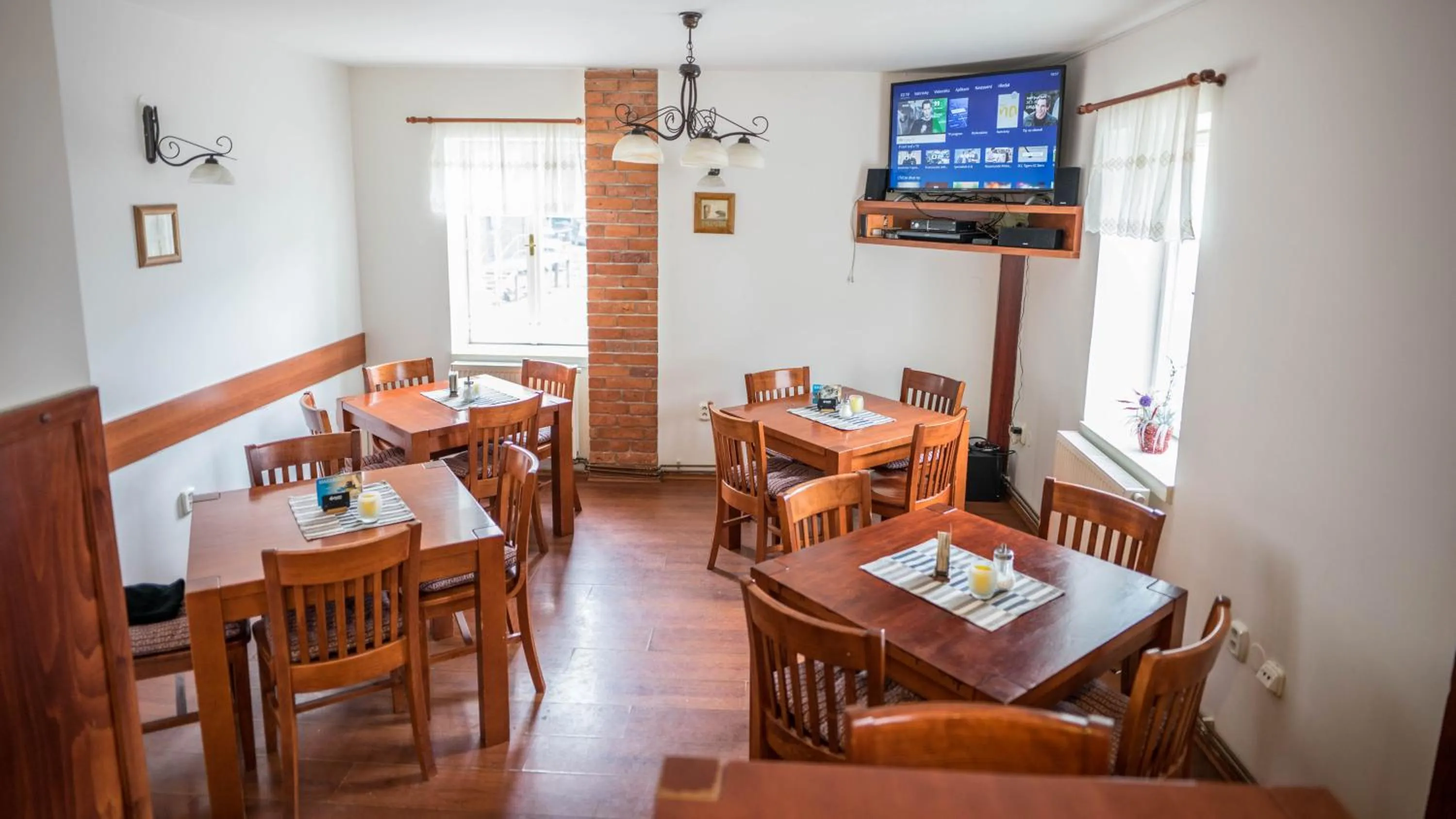 Restaurant/places to eat in Hotel Atlas