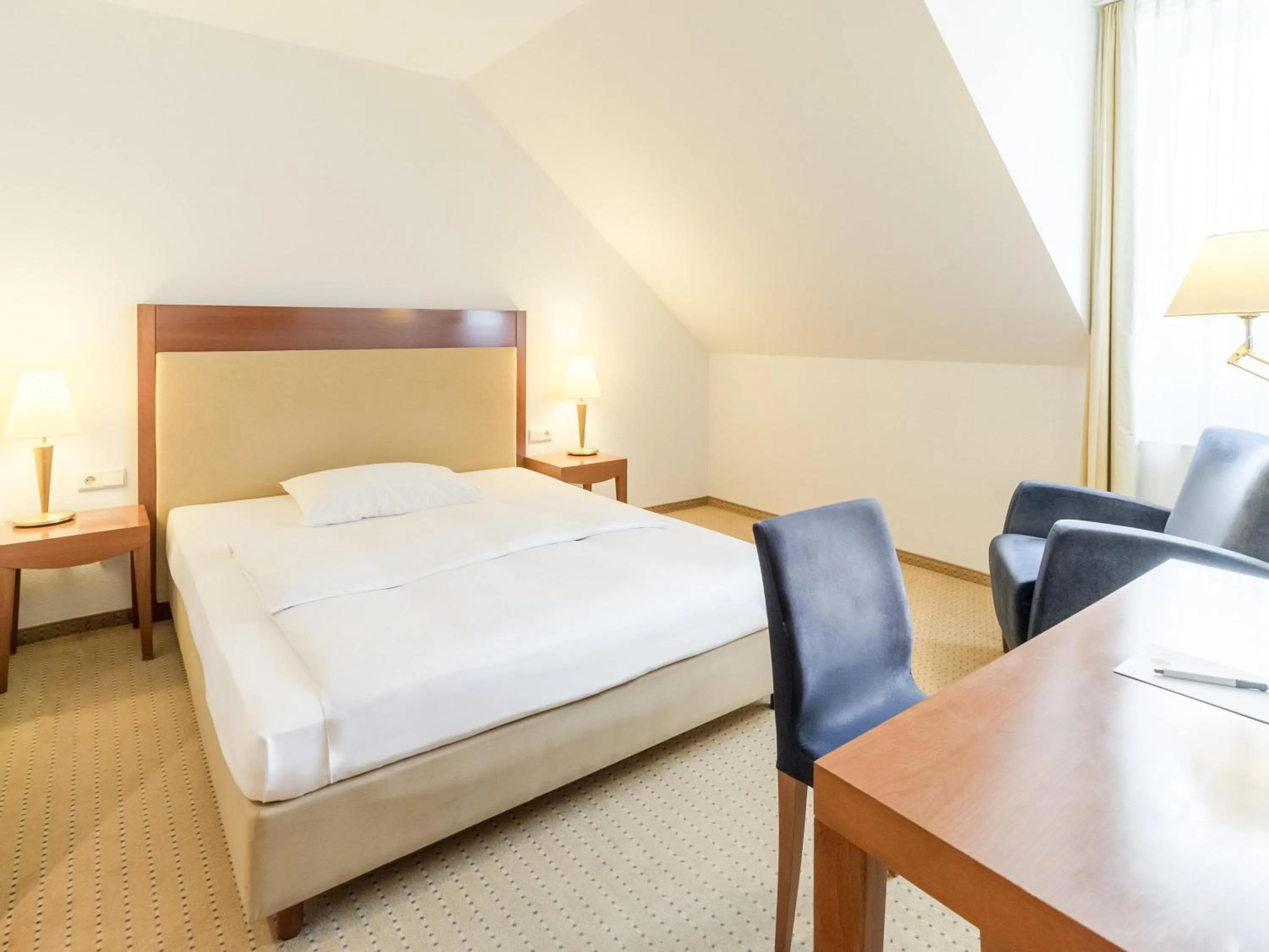 Bedroom, Bed in NOVOTEL Hildesheim City