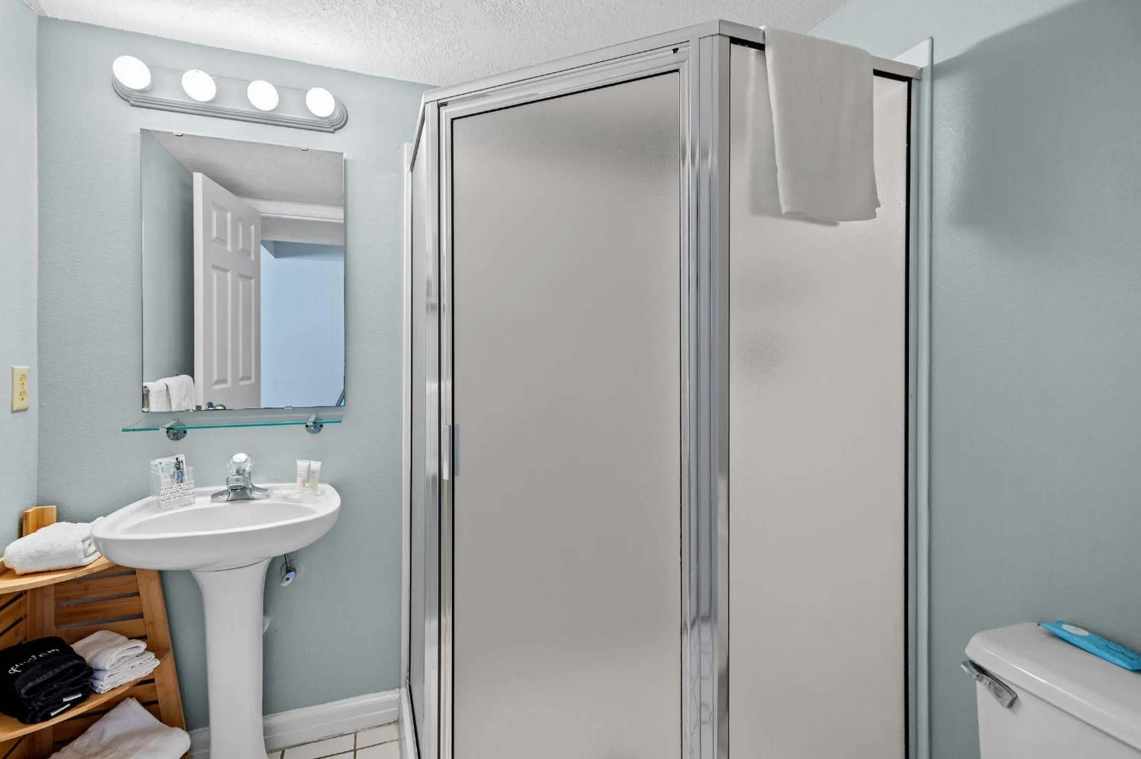 Bathroom in Just Updated - Beachfront Ocean view, 19th Floor