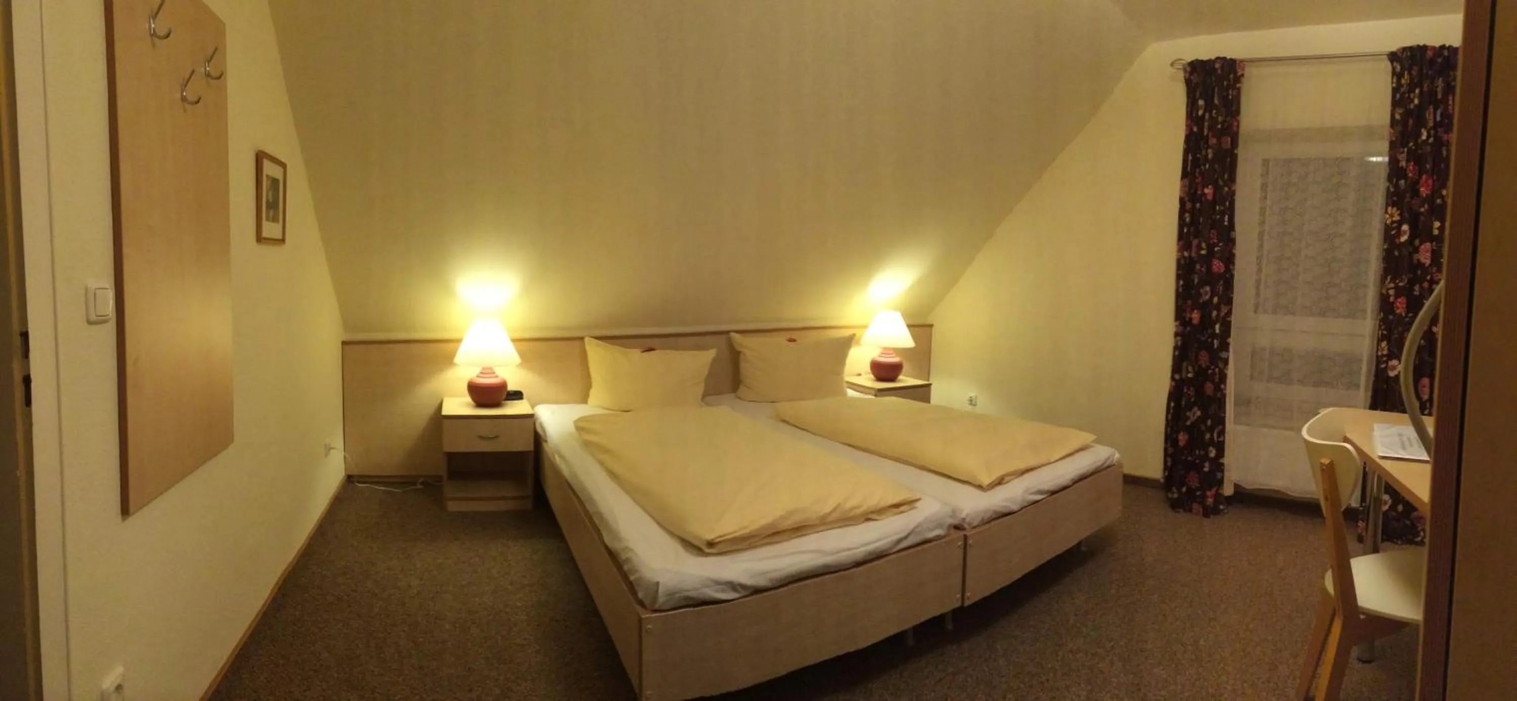 Off site, Bed in Hotel zur Heideblüte