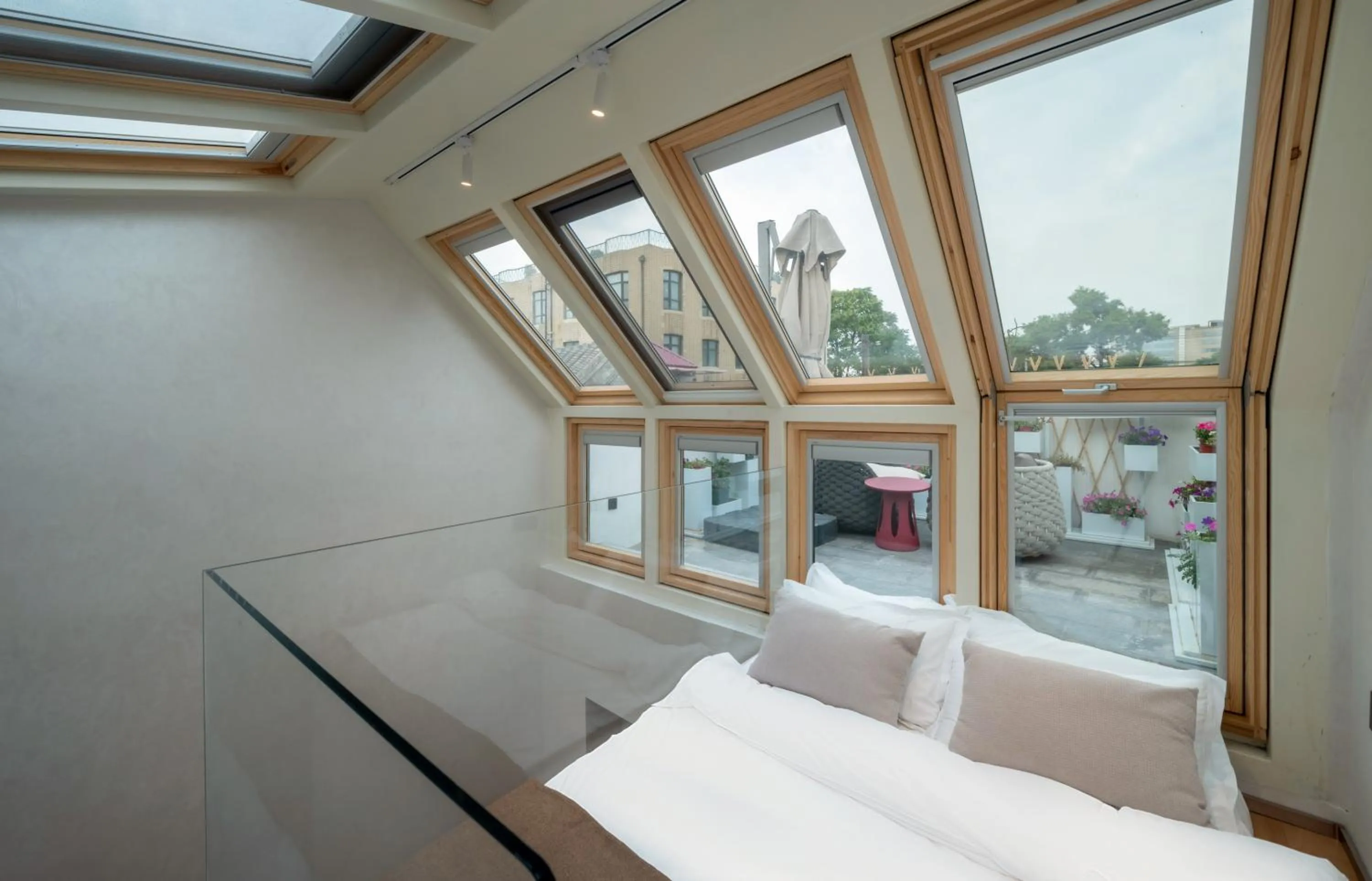 Balcony/Terrace, Bed in Xinxiang Yayuan Courtyard Hotel Beijing Tiananmen Wangfujing Branch