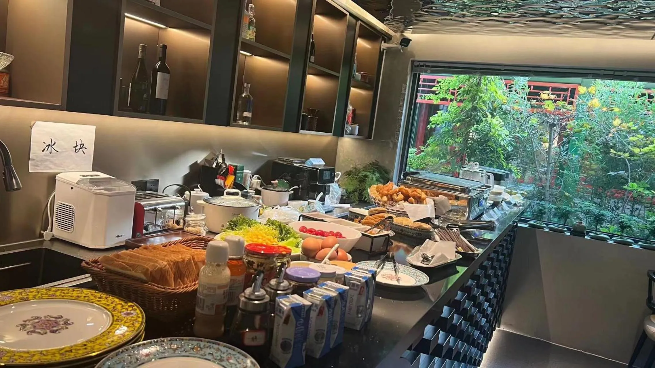 Restaurant/places to eat in Xinxiang Yayuan Courtyard Hotel Beijing Tiananmen Wangfujing Branch