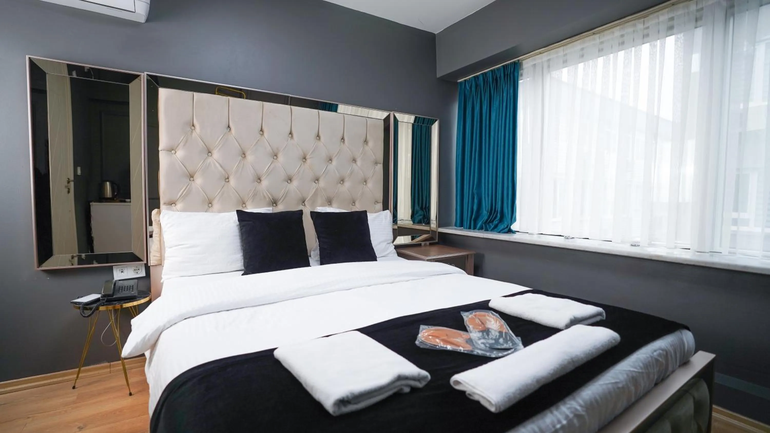 Bed in Luka Suit Hotel