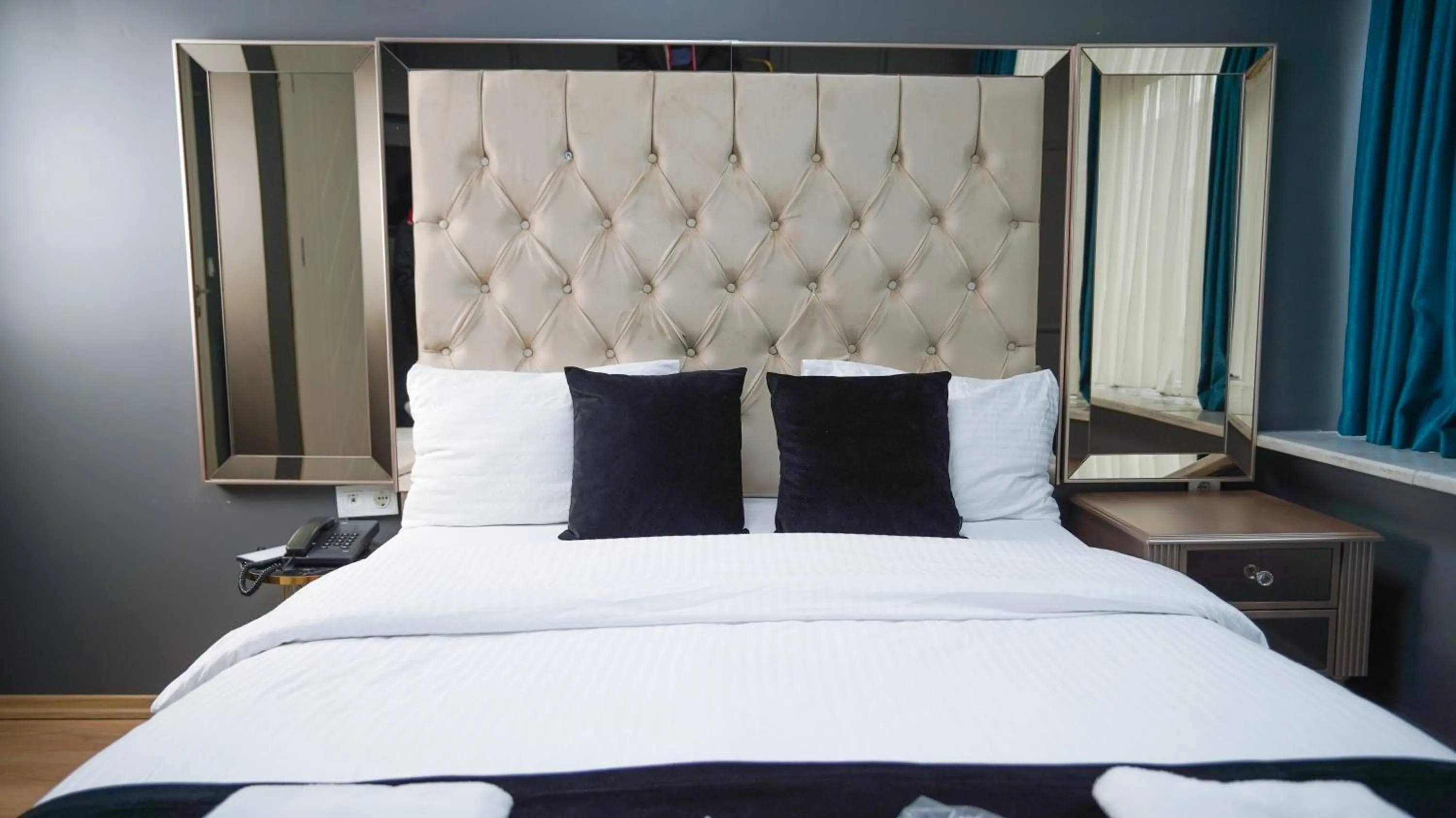 Bed in Luka Suit Hotel