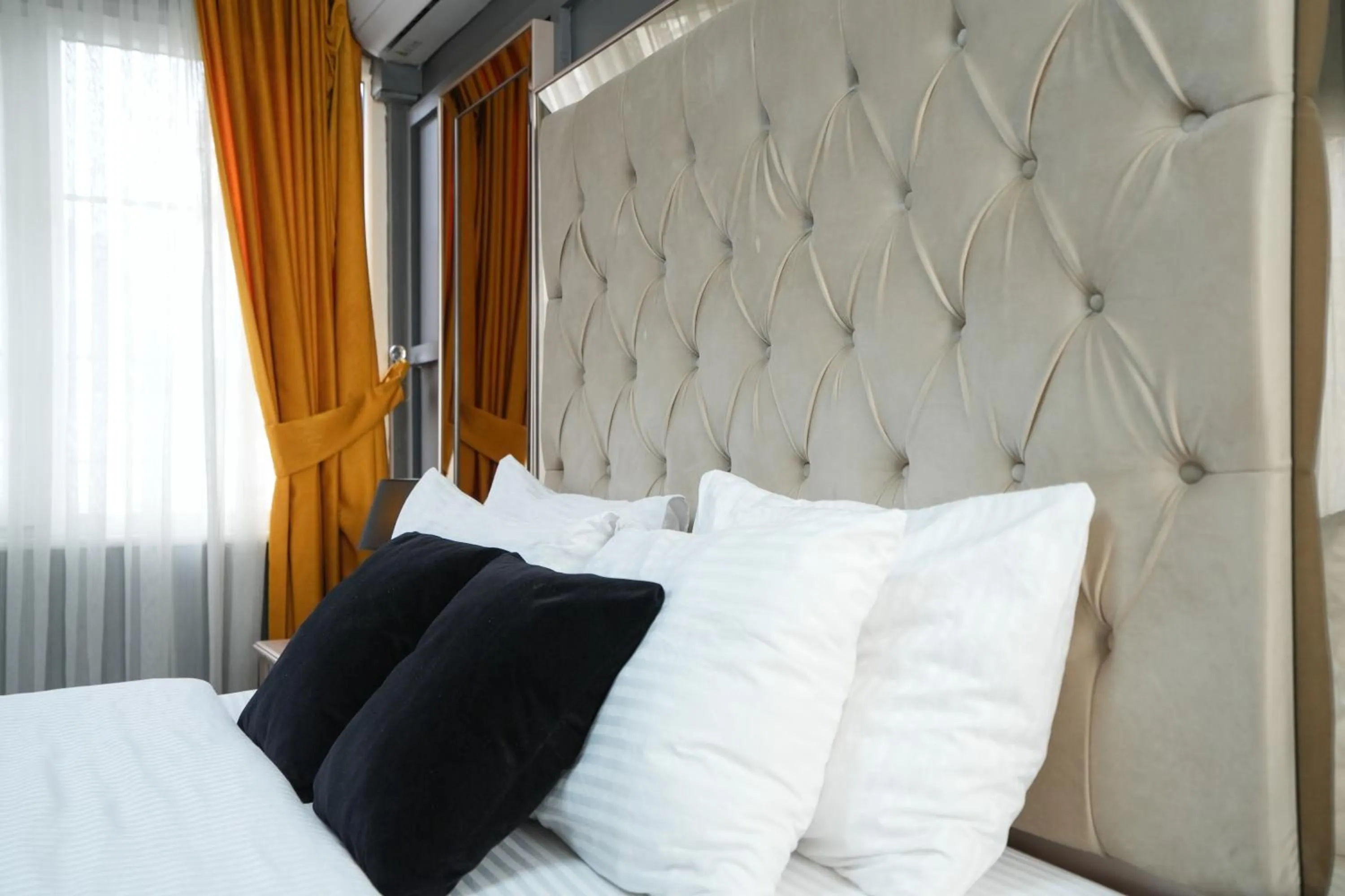 Bed in Luka Suit Hotel