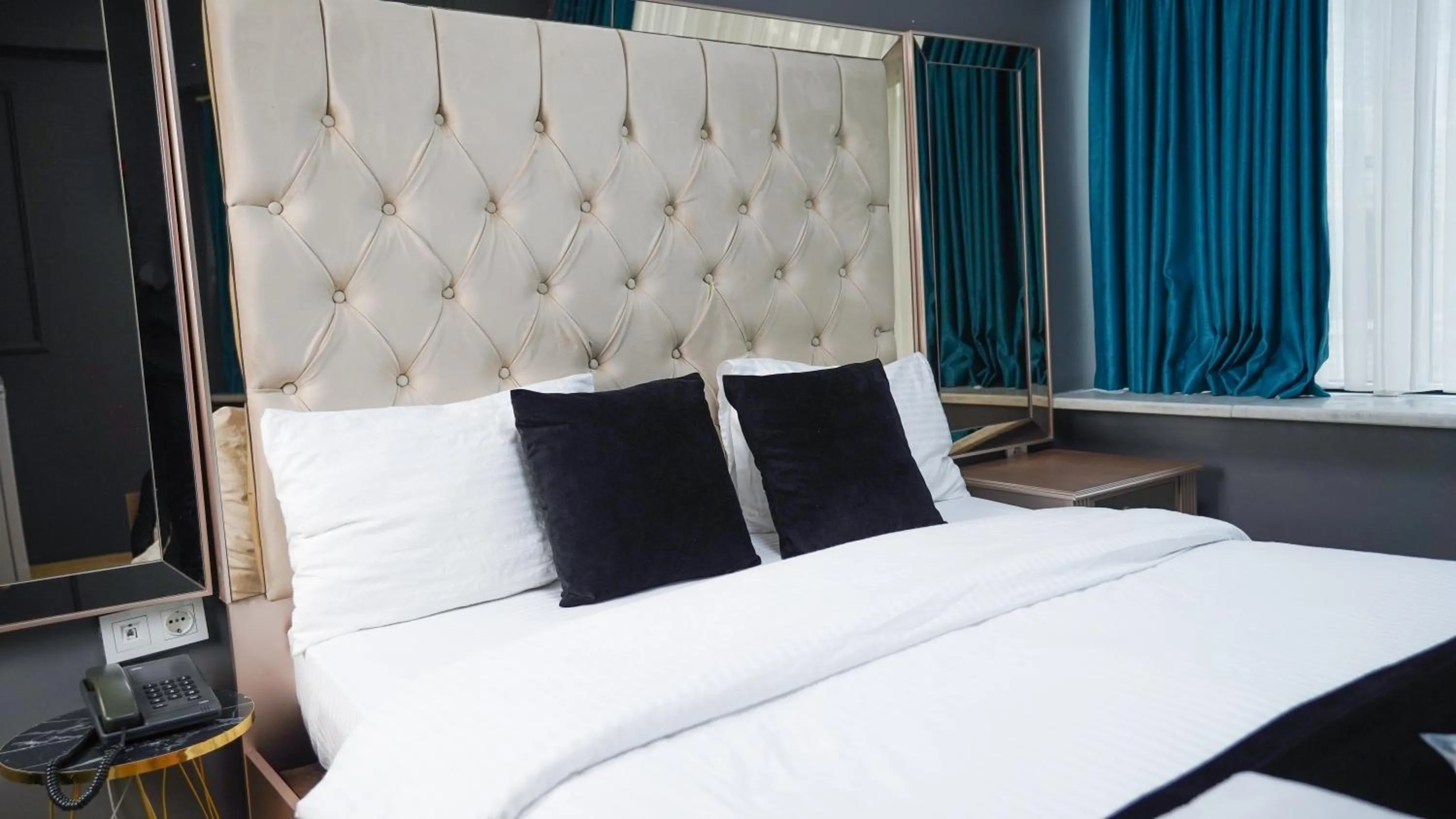 Bed in Luka Suit Hotel