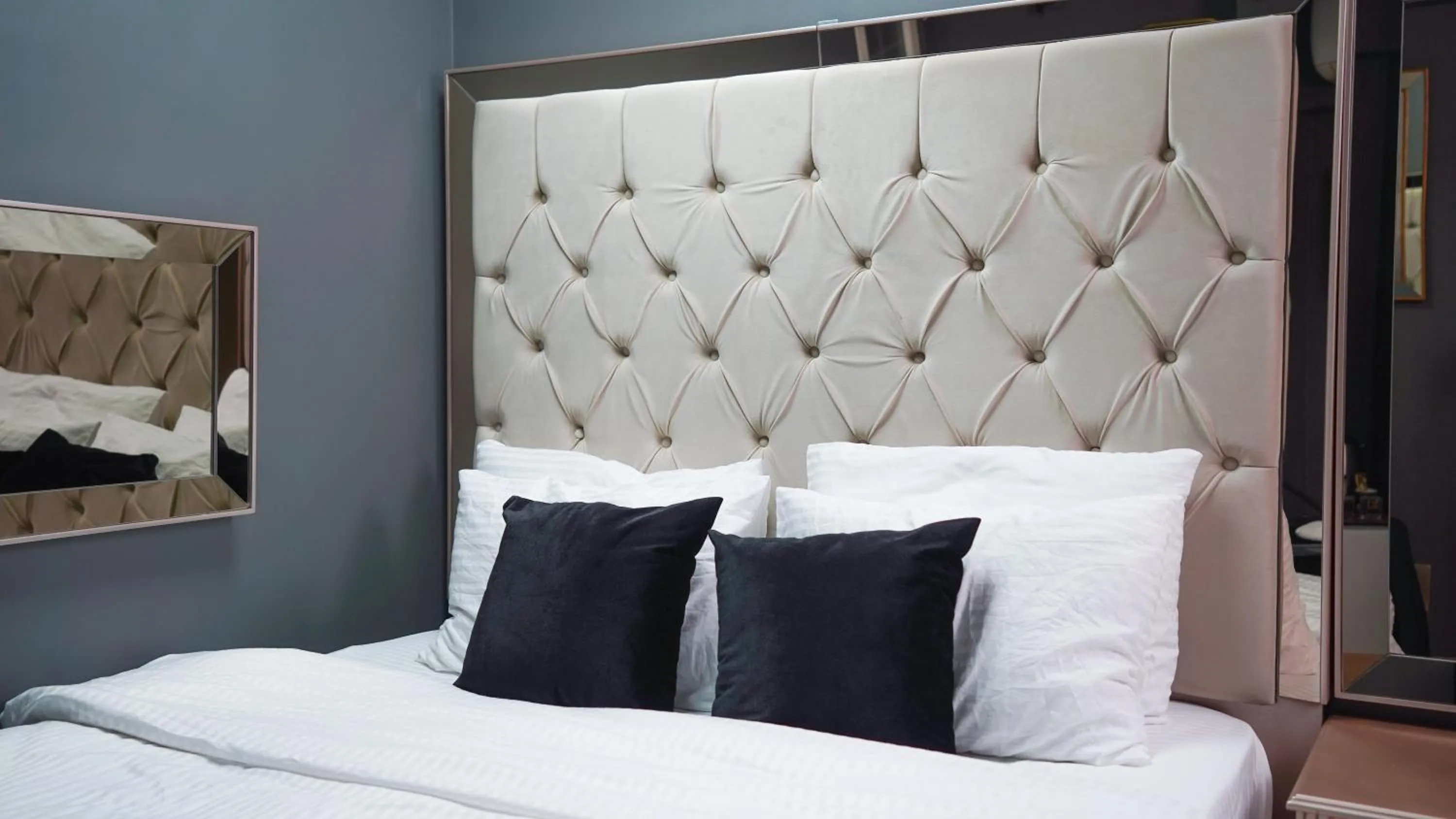 Bed in Luka Suit Hotel