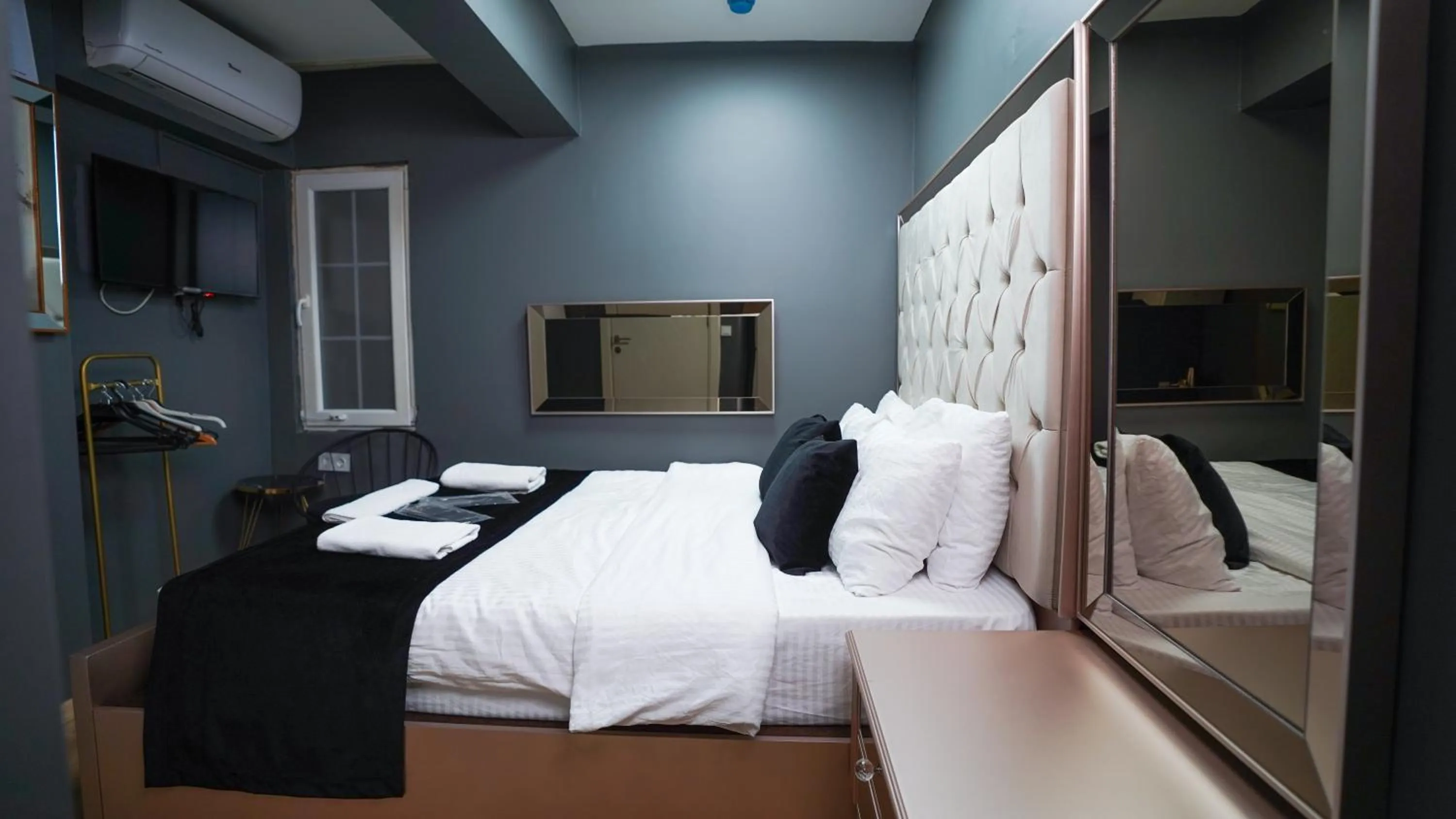 Bed in Luka Suit Hotel