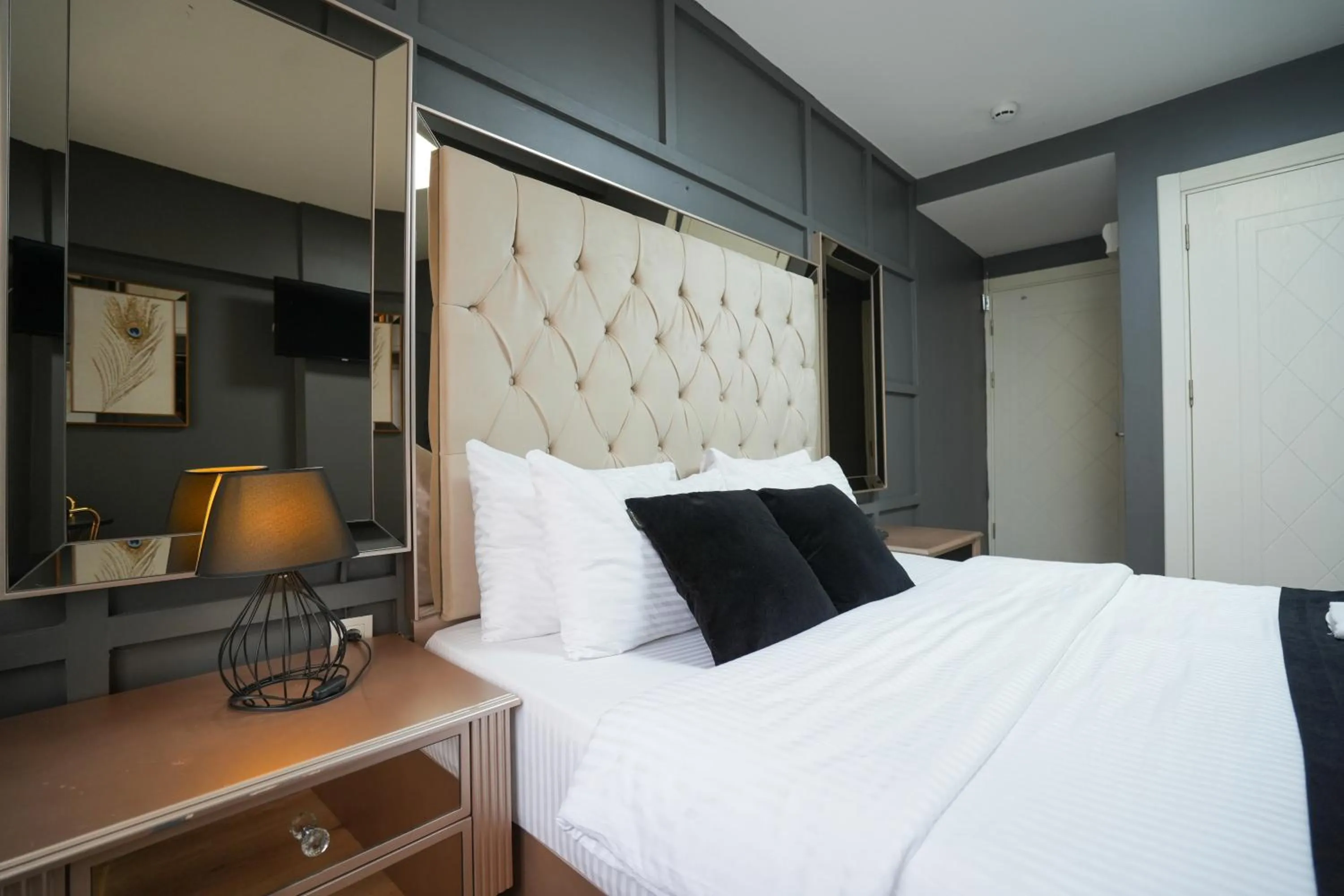 Bed in Luka Suit Hotel