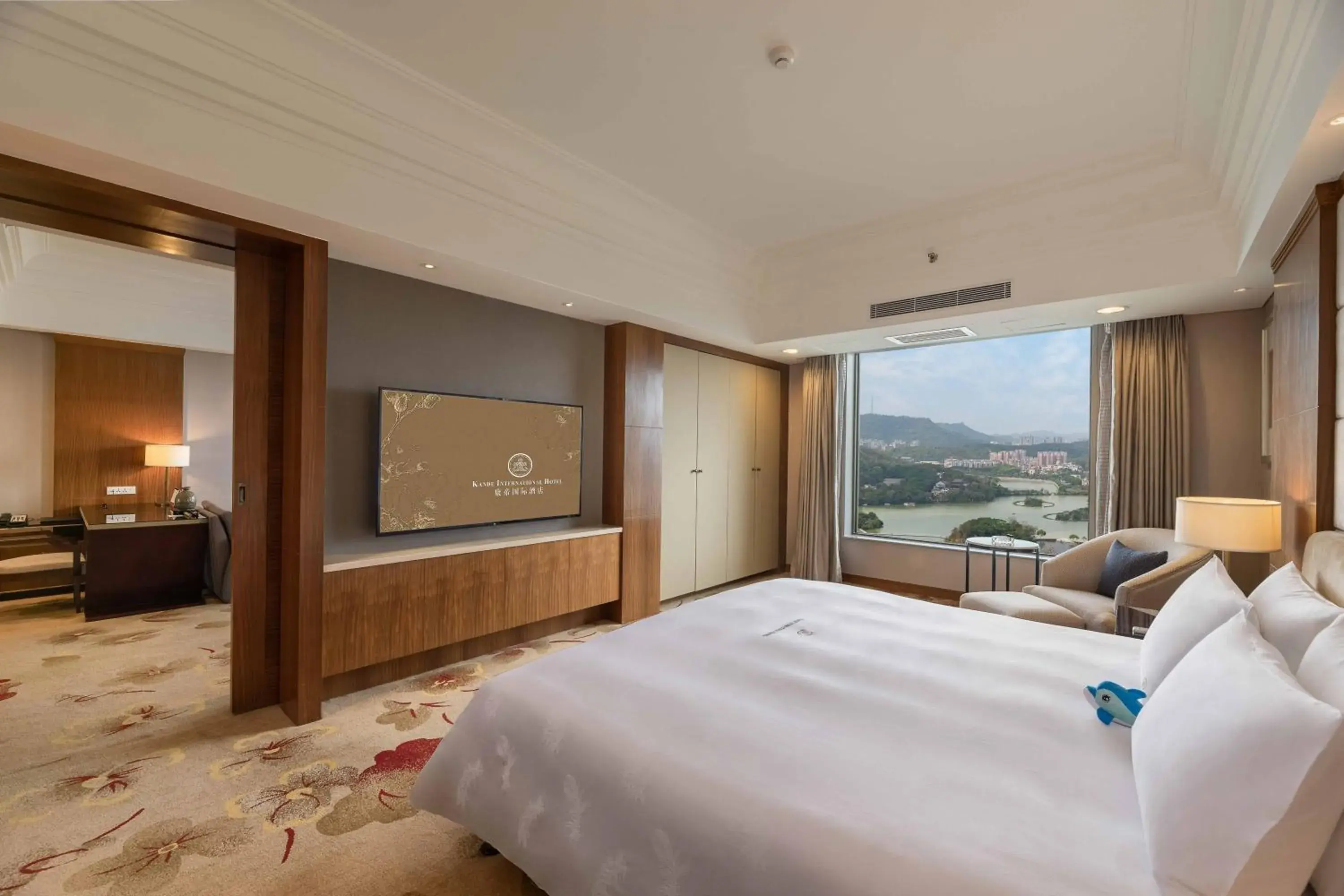 Executive Suite with Lake View in Huizhou Kande International Hotel Executive Suite with Lake View in Huizhou Kande International Hotel