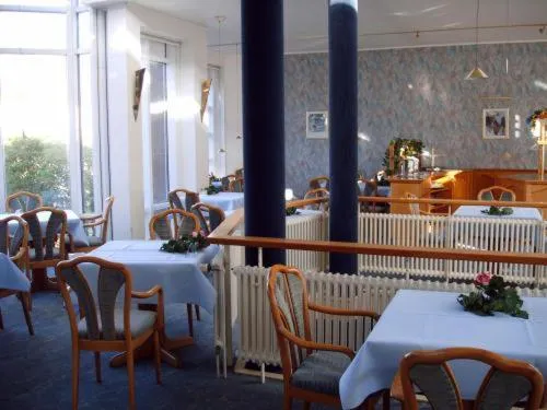 Restaurant/places to eat in Hotel Alexander