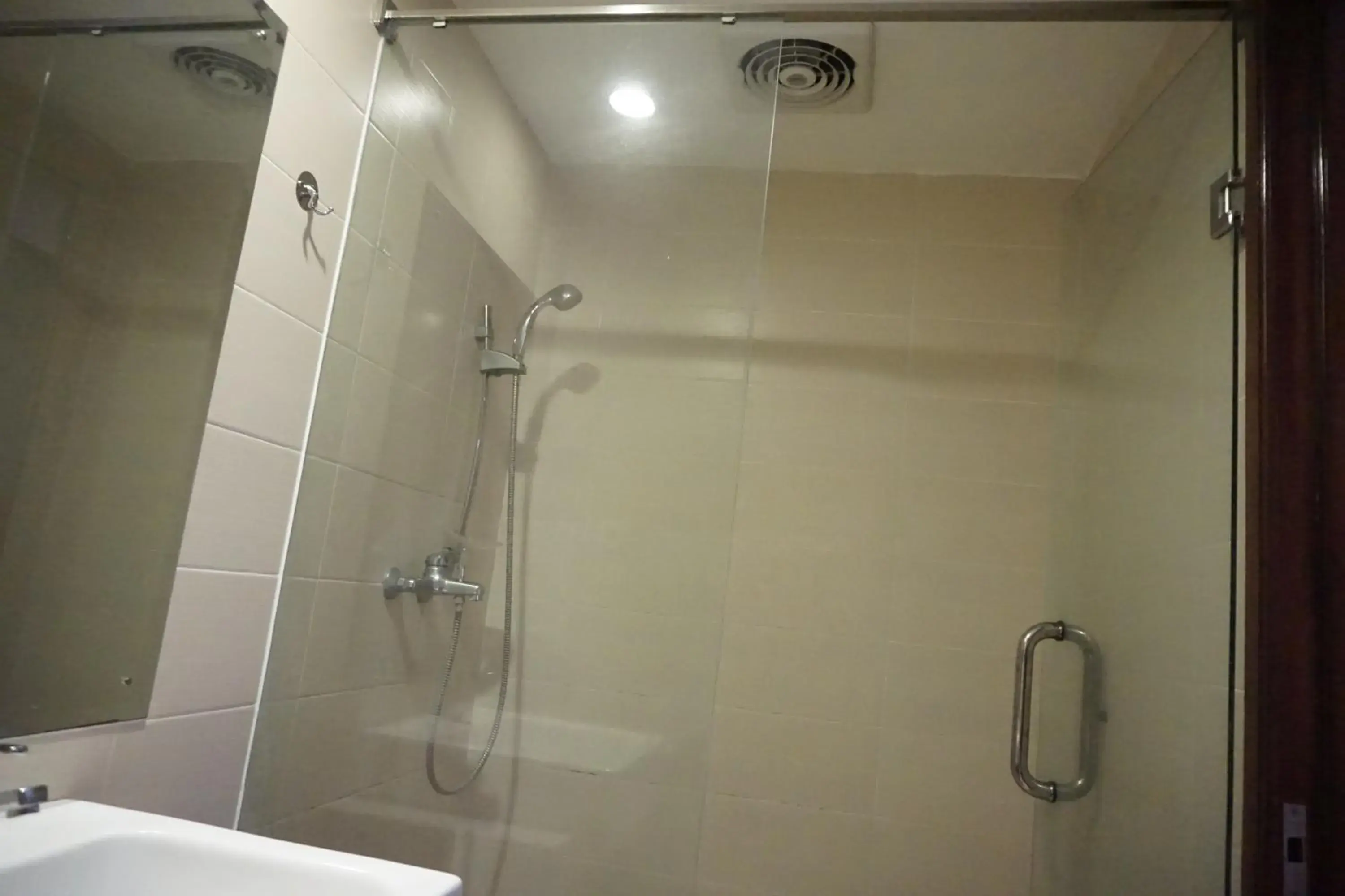 Toilet in Votel Viure Hotel Jogjakarta Toilet in Votel Viure Hotel Jogjakarta