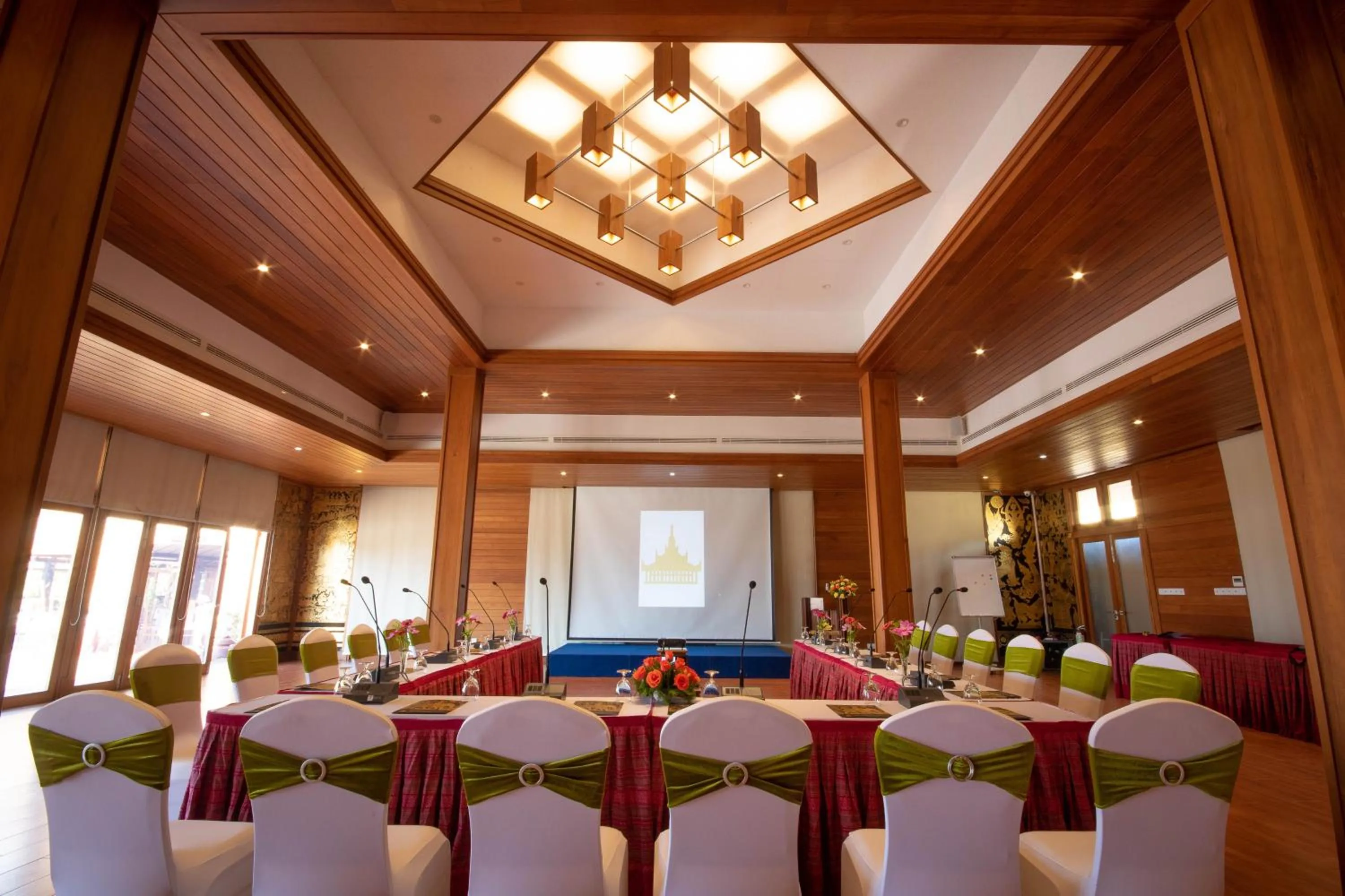 Meeting/conference room in Bagan Thiripyitsaya Sanctuary Resort