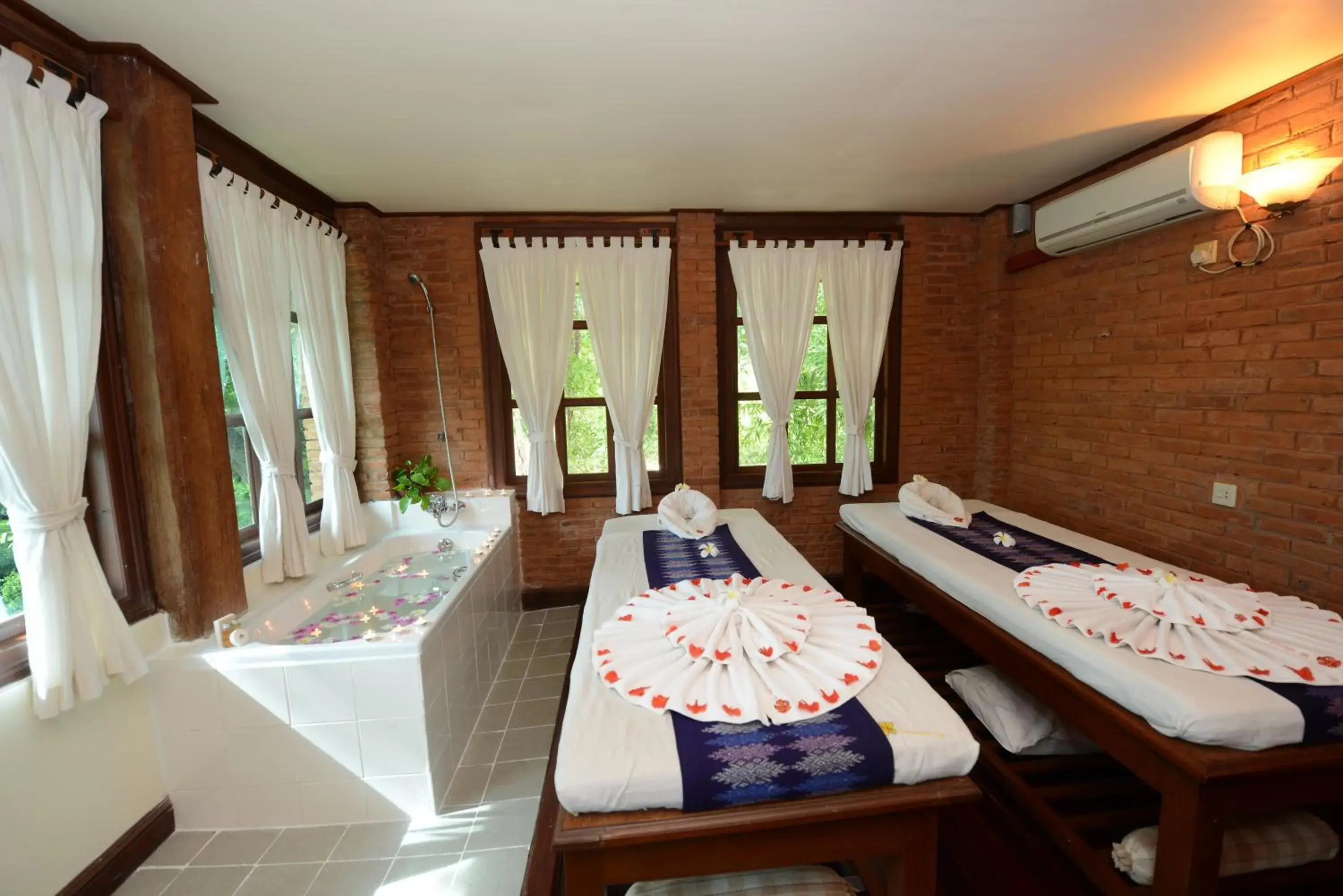 Massage, Bed in Bagan Thiripyitsaya Sanctuary Resort Massage, Bed in Bagan Thiripyitsaya Sanctuary Resort