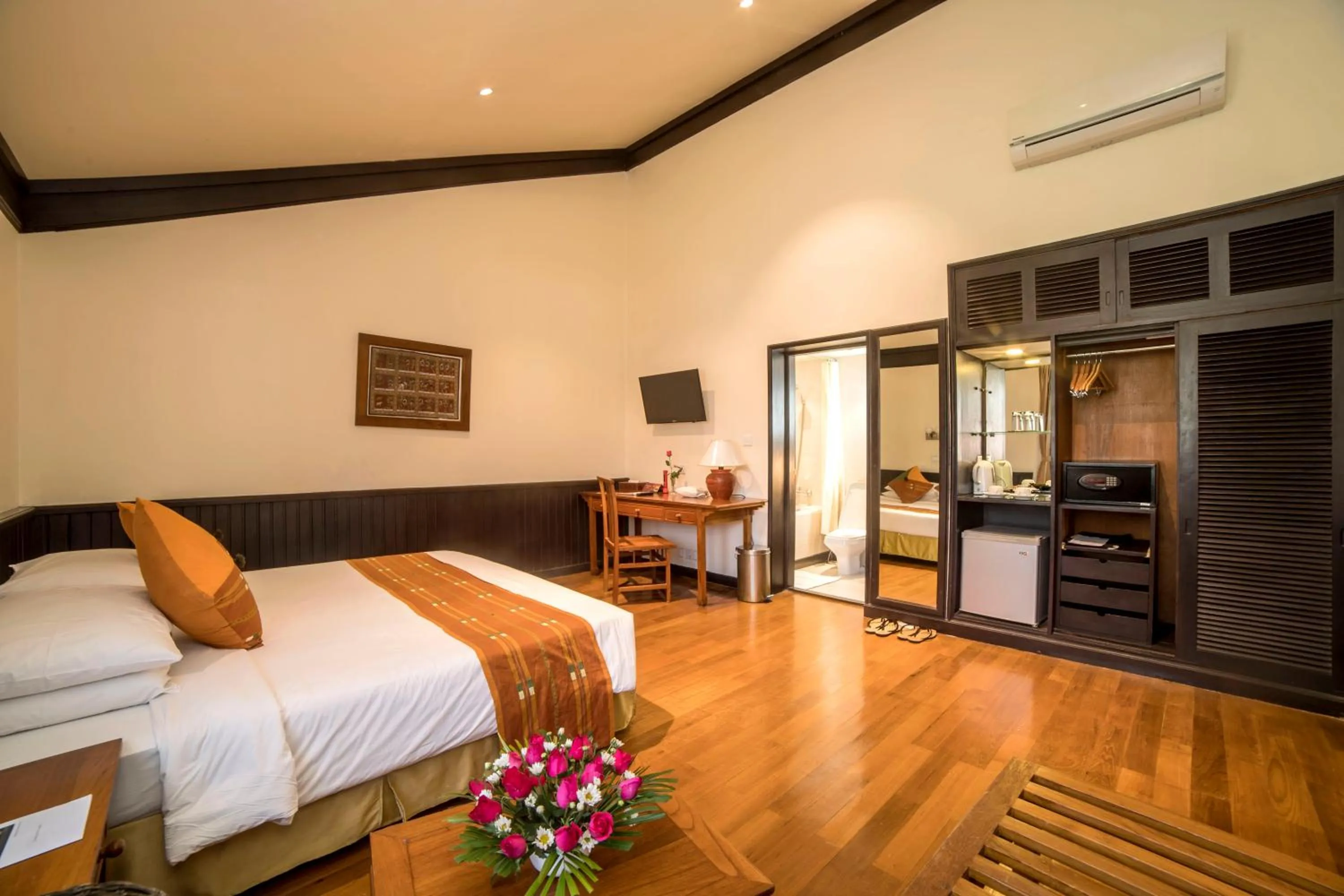 Photo of the whole room, Bed in Bagan Thiripyitsaya Sanctuary Resort