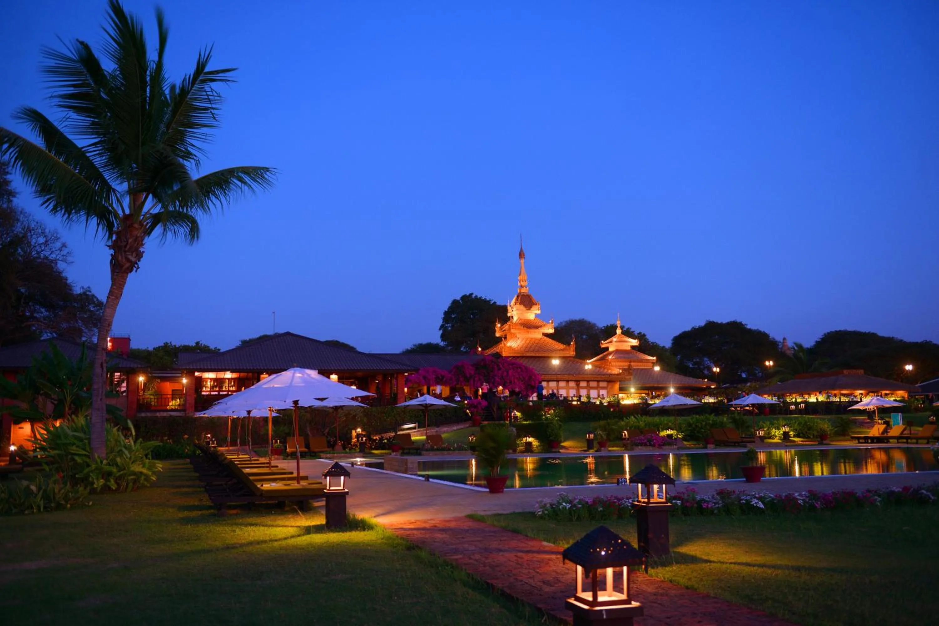 Garden in Bagan Thiripyitsaya Sanctuary Resort