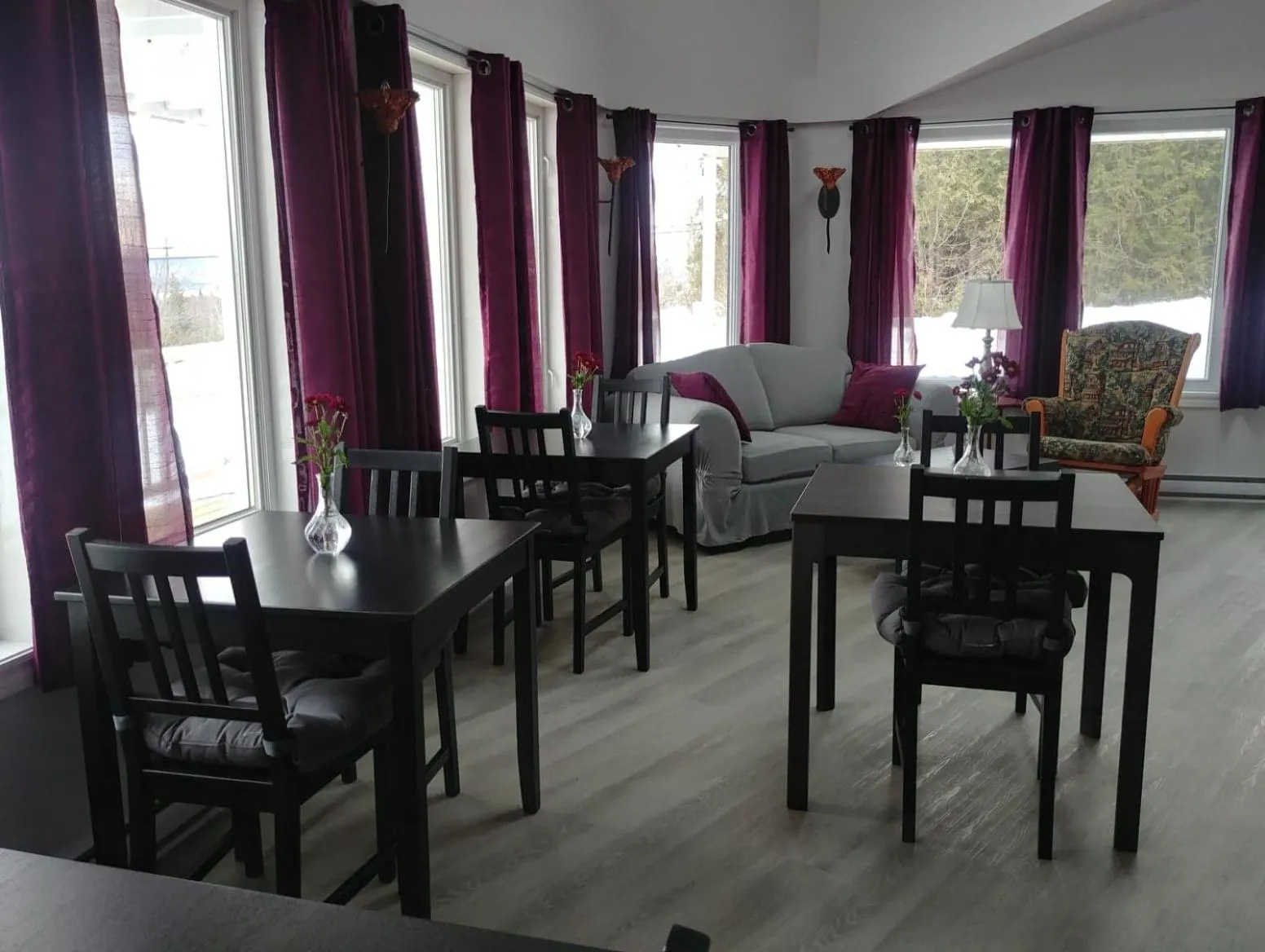 Dining area in Dans Les Bras de Memphré