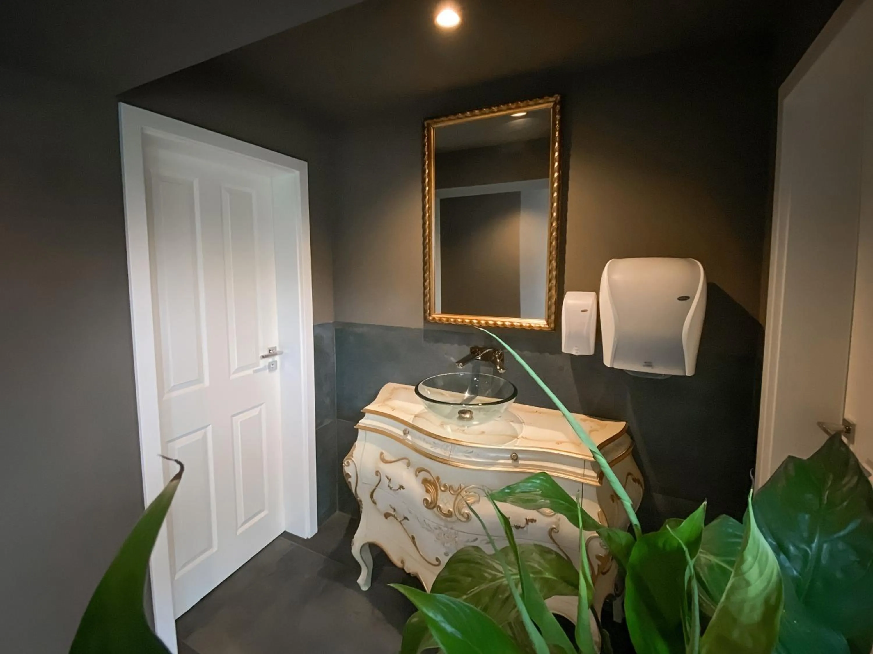 Spa and wellness centre/facilities, Bed in Boutiquehotel Goldhahn Bio Sport & Wellness