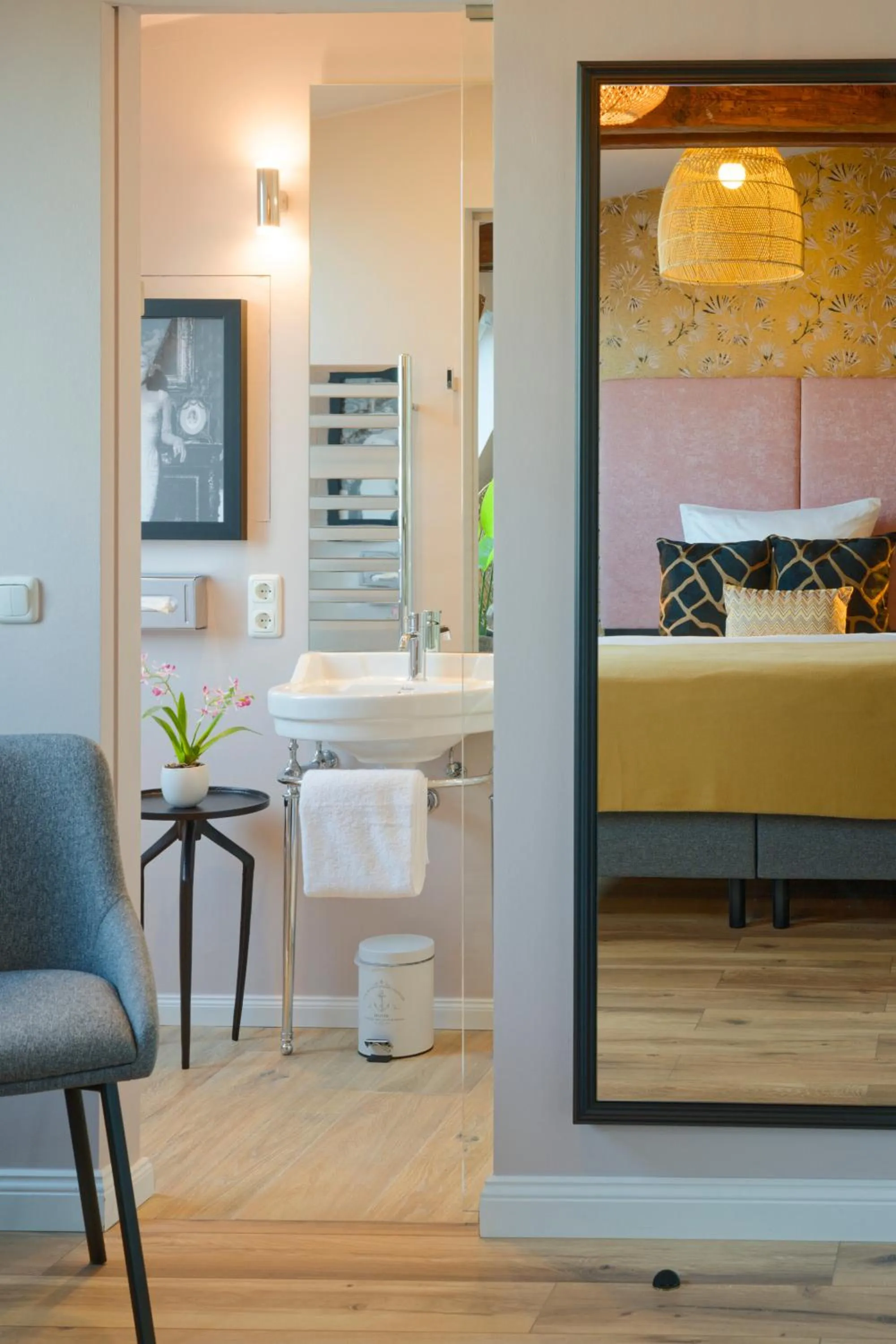 Bathroom in Hanseat-Hotel