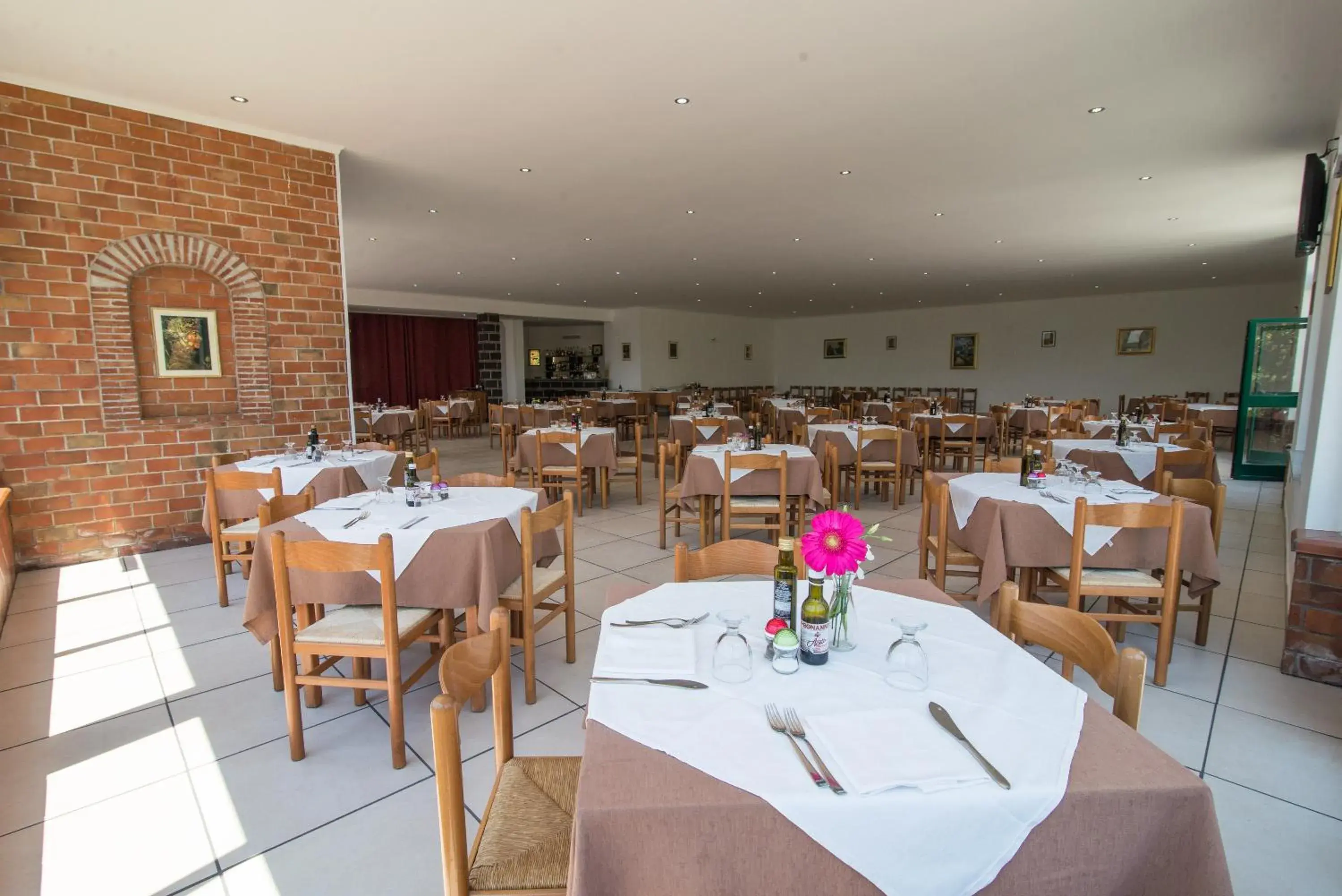 Restaurant/places to eat in Villaggio Alkantara Restaurant/places to eat in Villaggio Alkantara