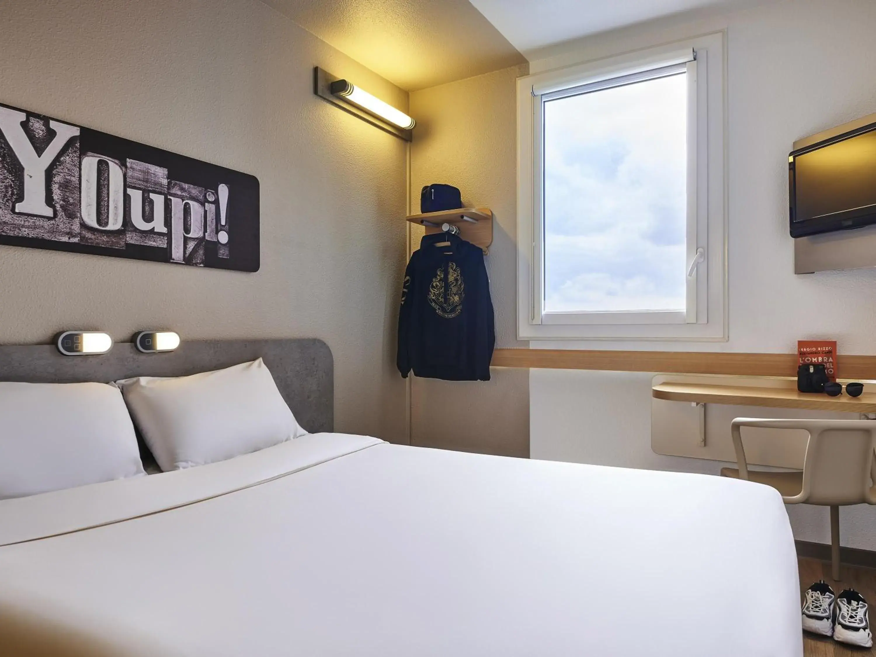 Bedroom, Bed in Ibis Budget Vélizy Bedroom, Bed in Ibis Budget Vélizy